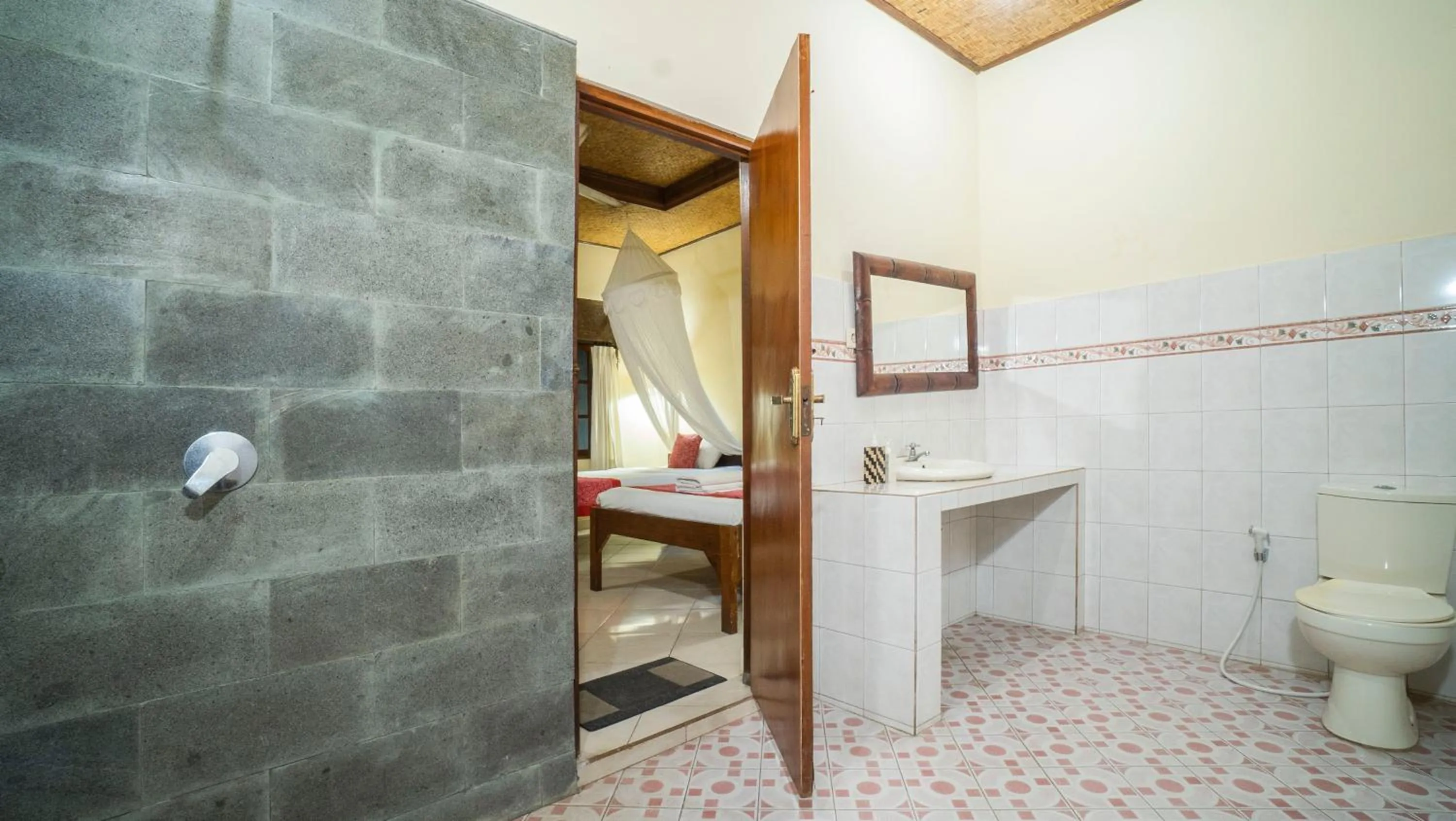 Toilet in Raka House Accommodation