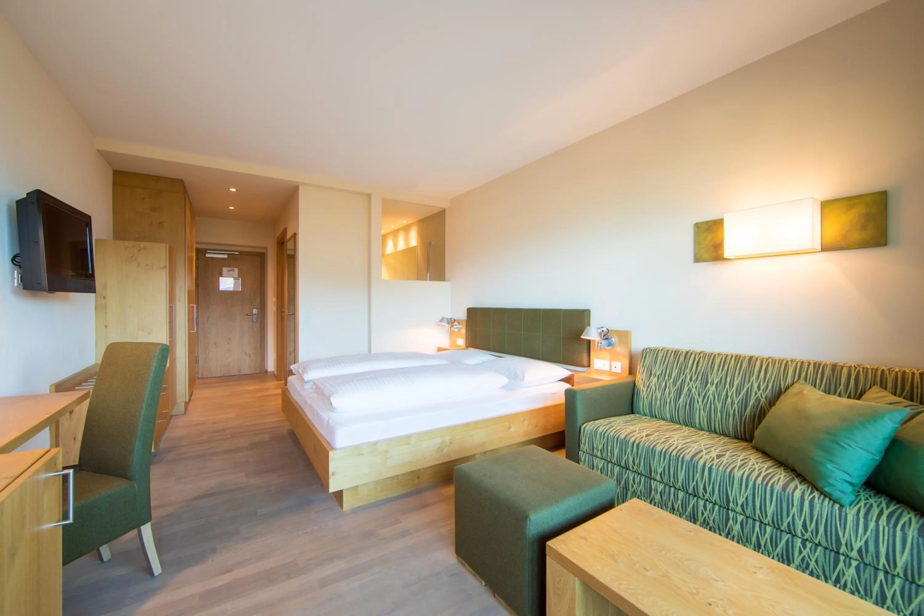 Seating area, Bed in Hilburger Hotel