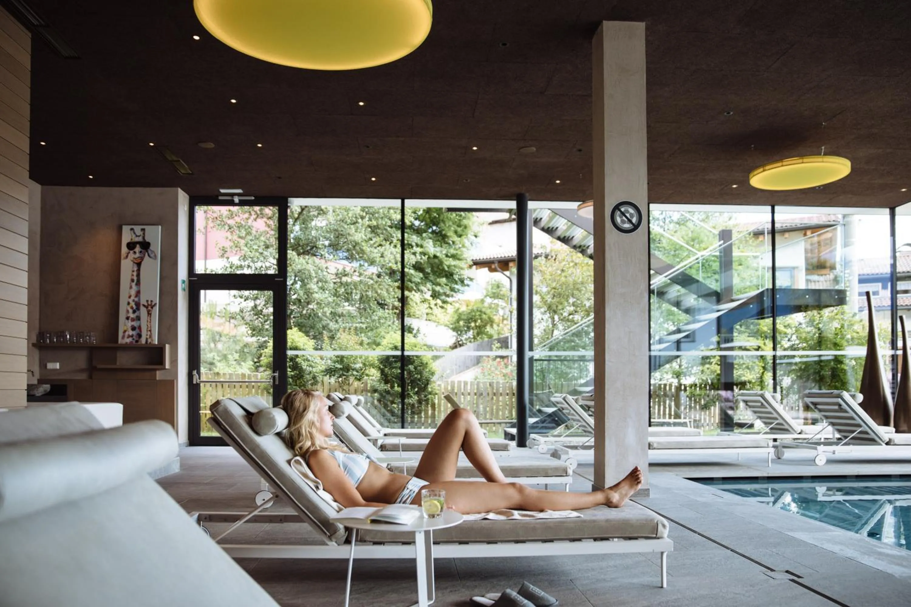 Swimming pool in Hilburger Hotel