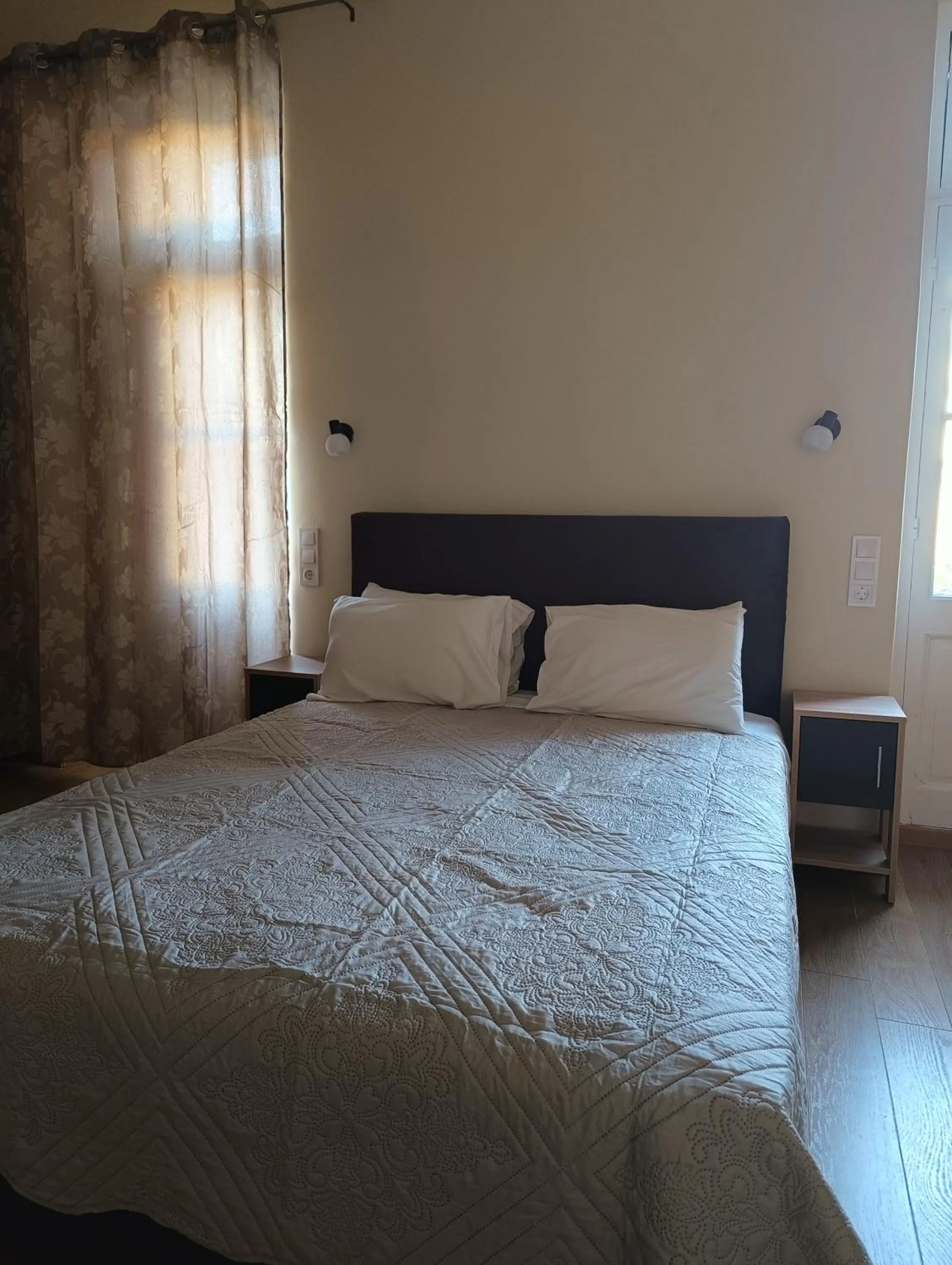 Anesis Hotel