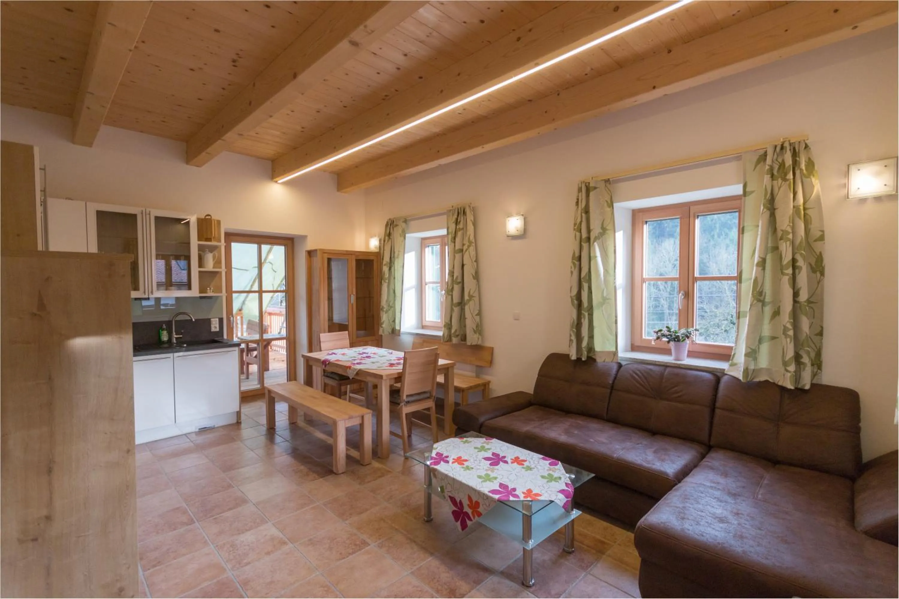 Two-Bedroom Apartment with Terrace in Gästehaus Biohof Leutschach
