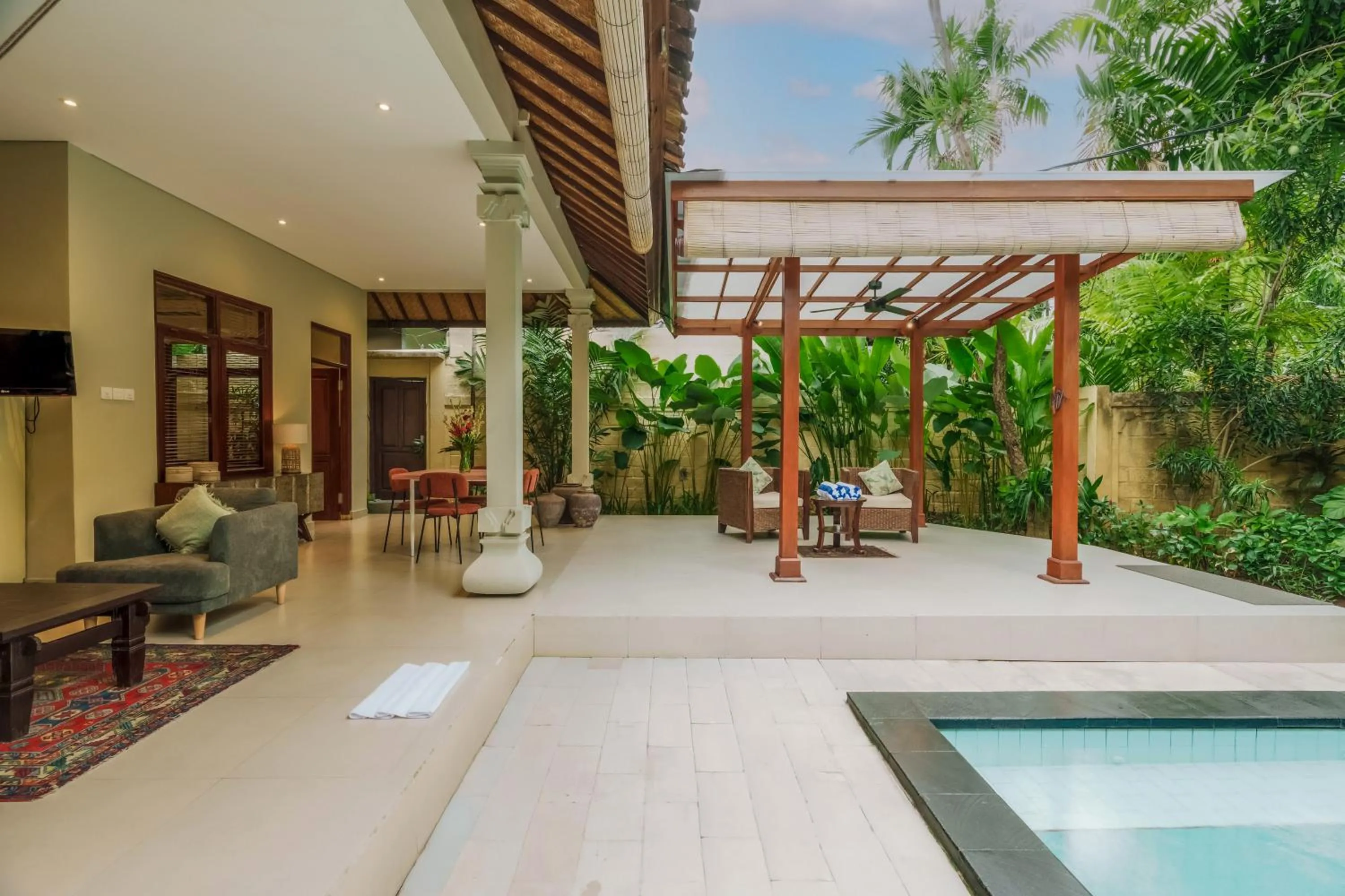 Villa Taman Rahasia, Sitara Villa Group
