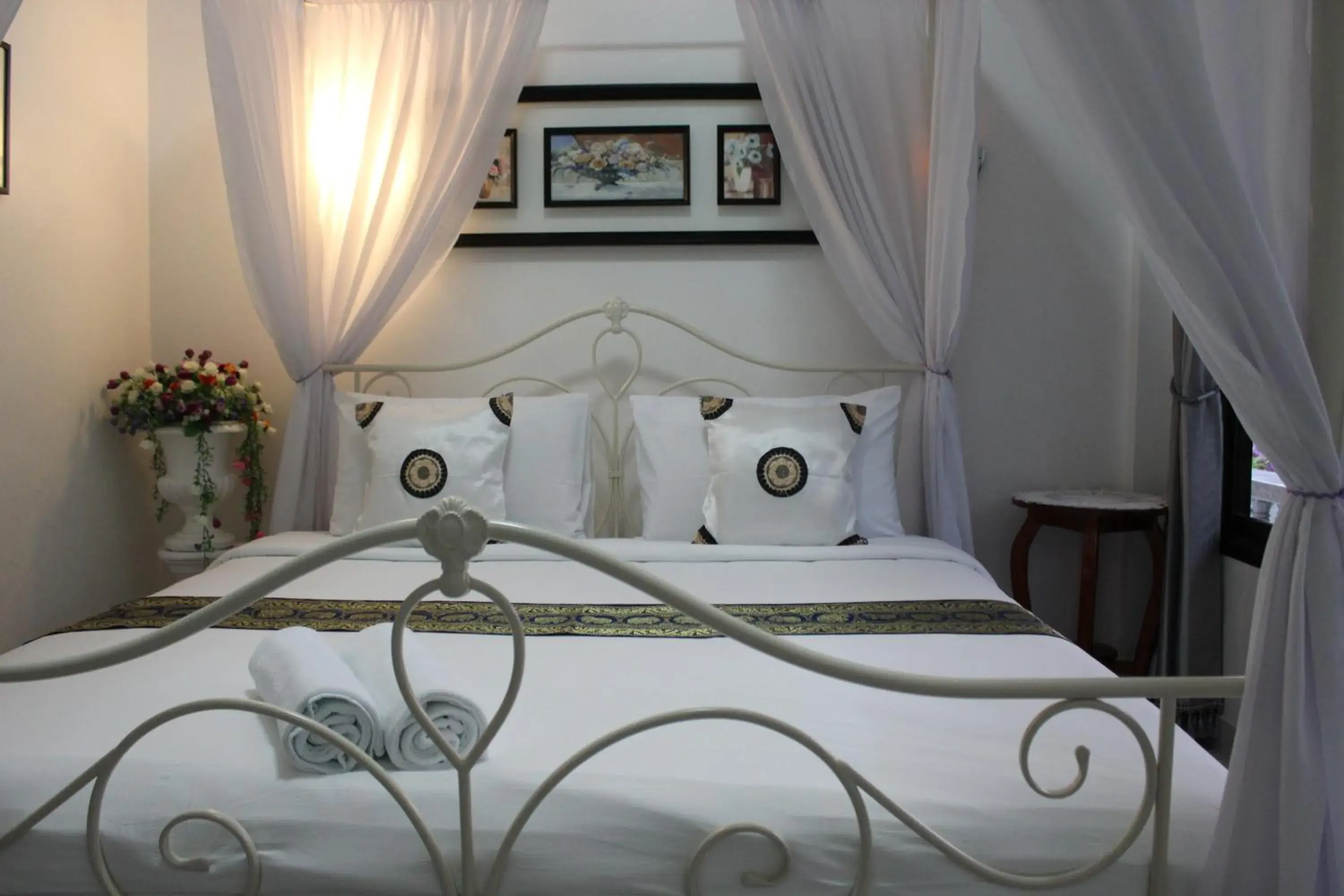 Photo of the whole room, Bed in White Elephant Resort Photo of the whole room, Bed in White Elephant Resort