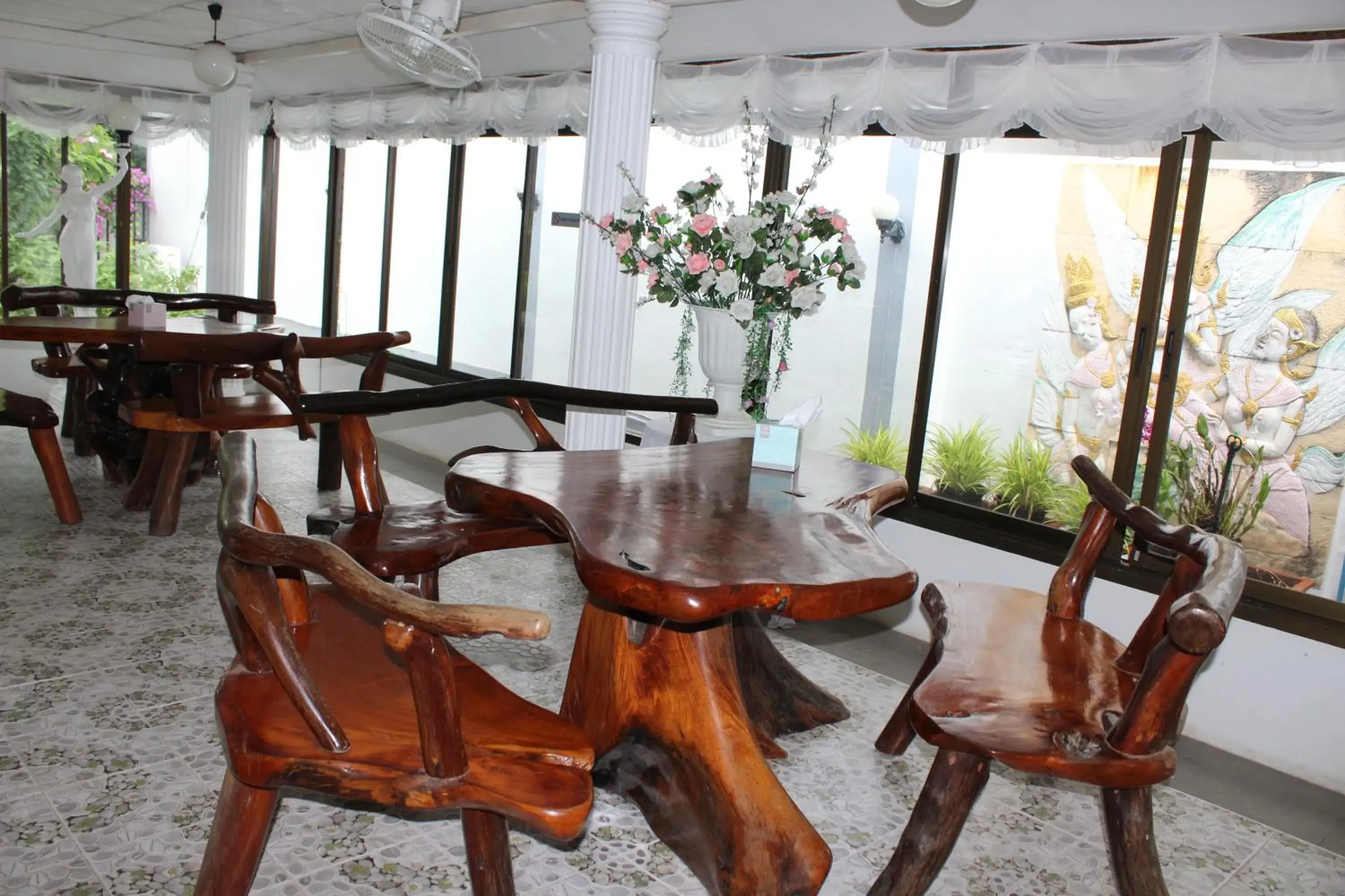 Restaurant/places to eat in White Elephant Resort Restaurant/places to eat in White Elephant Resort