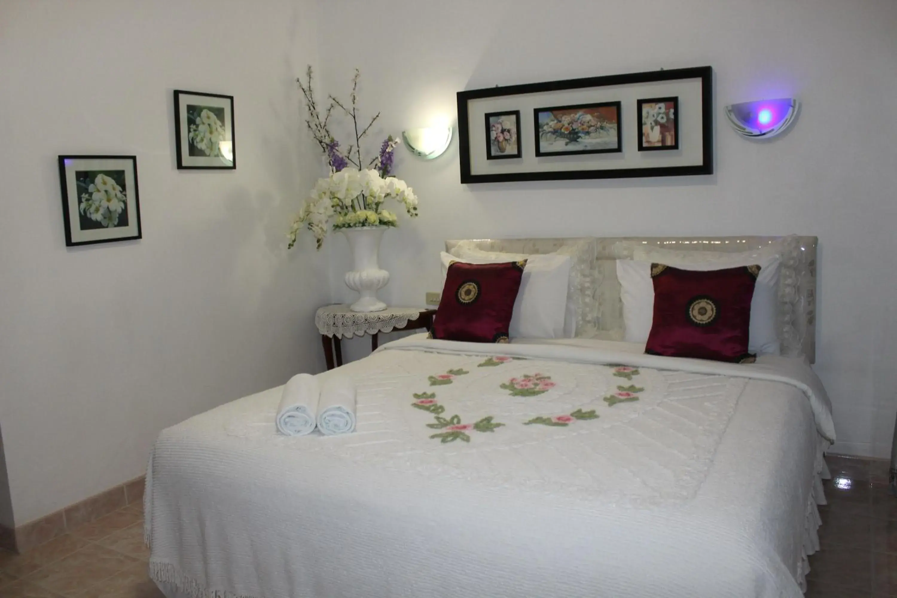 Photo of the whole room, Bed in White Elephant Resort Photo of the whole room, Bed in White Elephant Resort