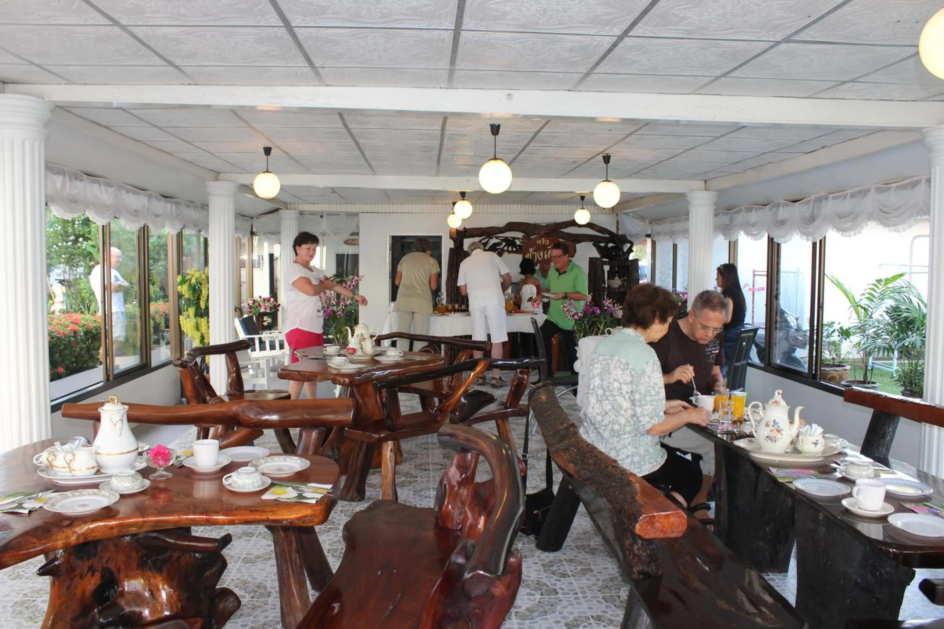 Restaurant/places to eat in White Elephant Resort