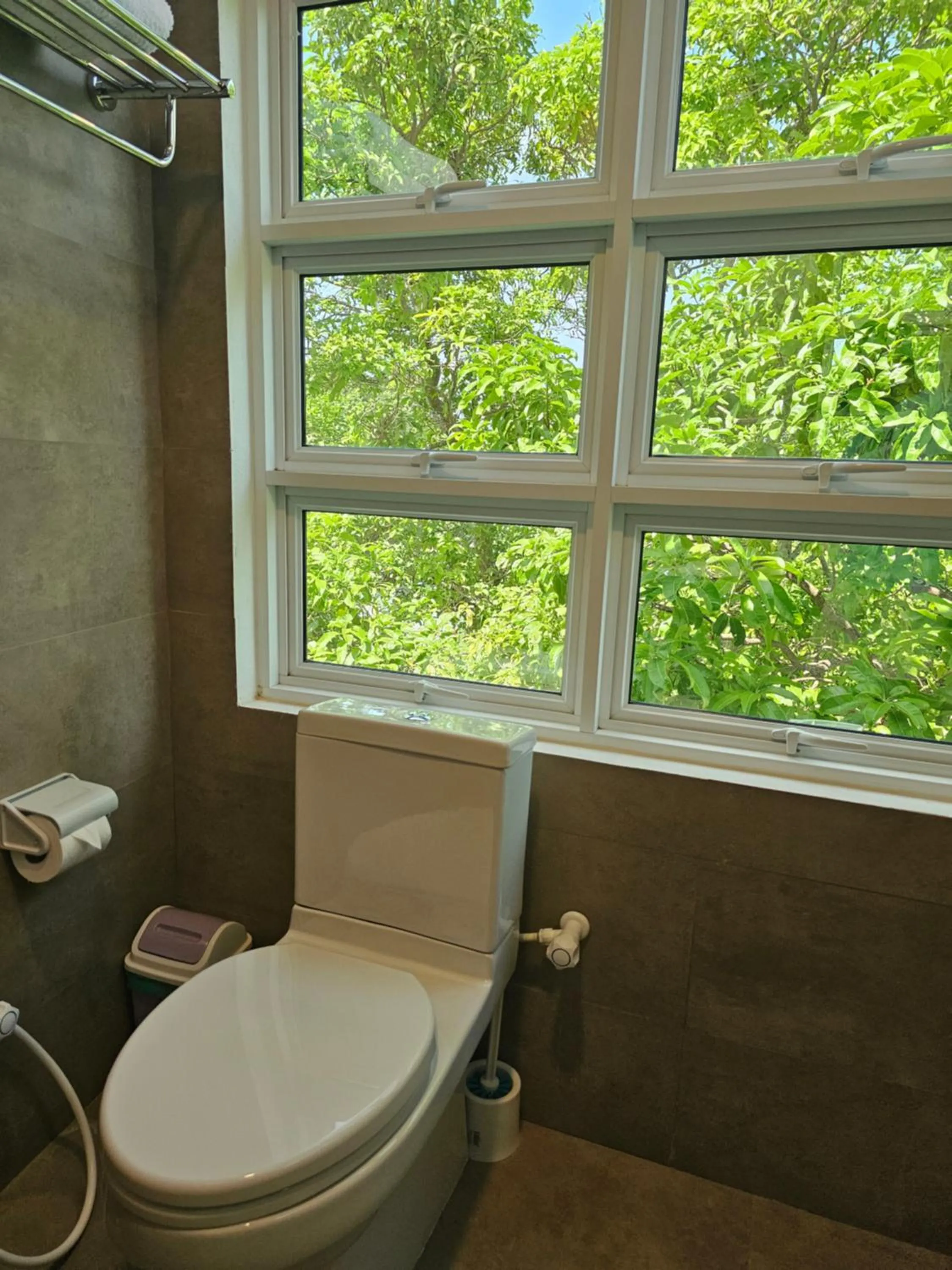 Toilet in Shams Thoddoo