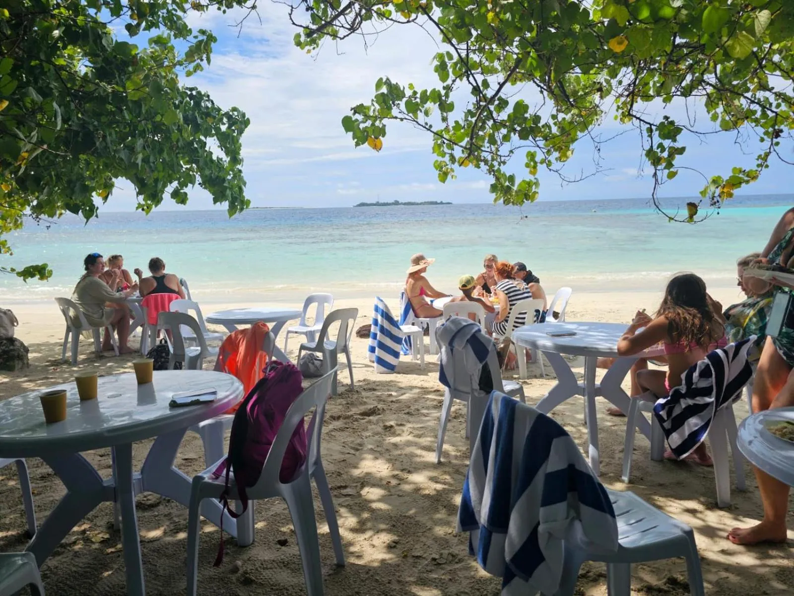 Restaurant/places to eat in Shams Thoddoo