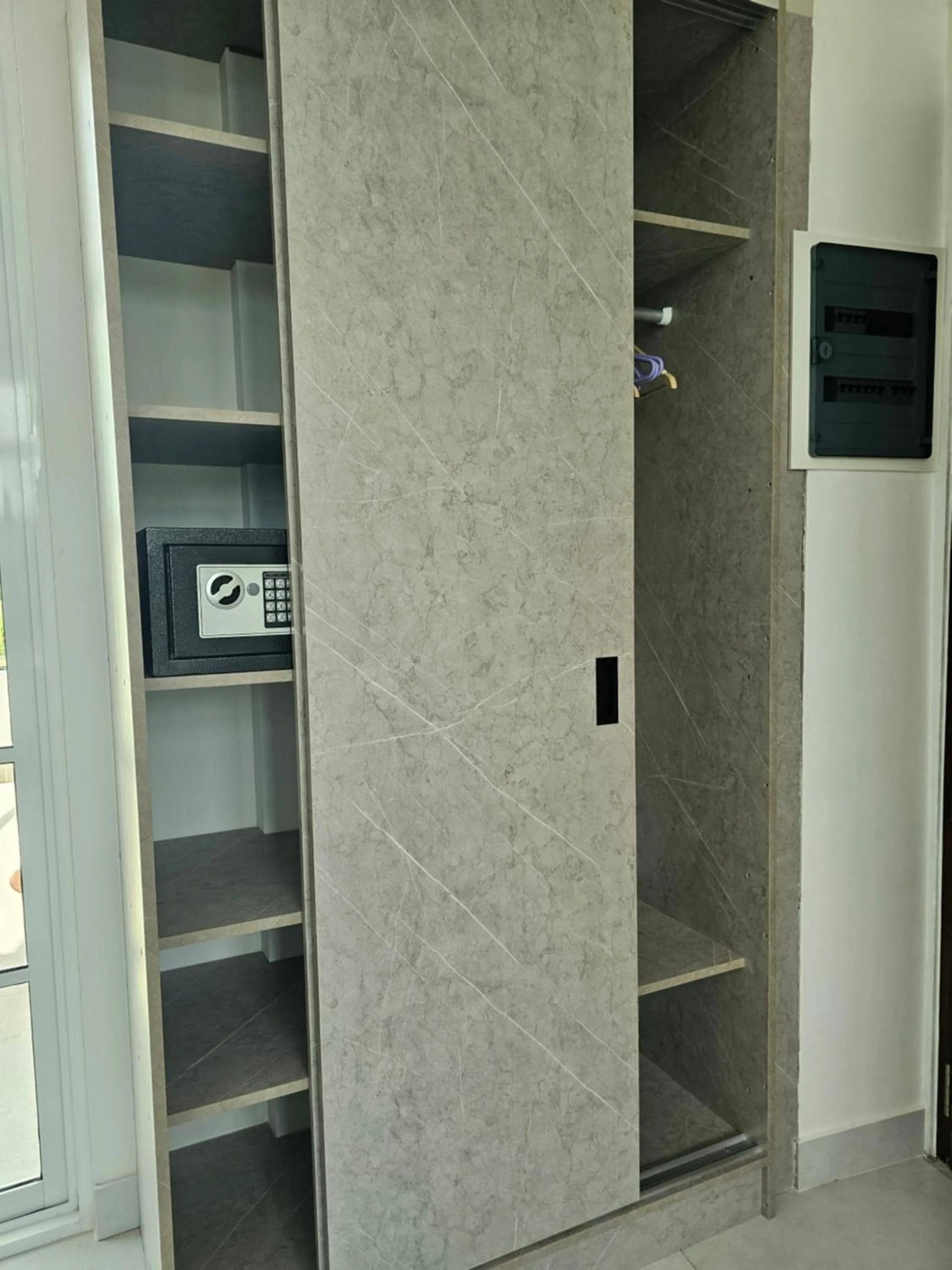 wardrobe in Shams Thoddoo