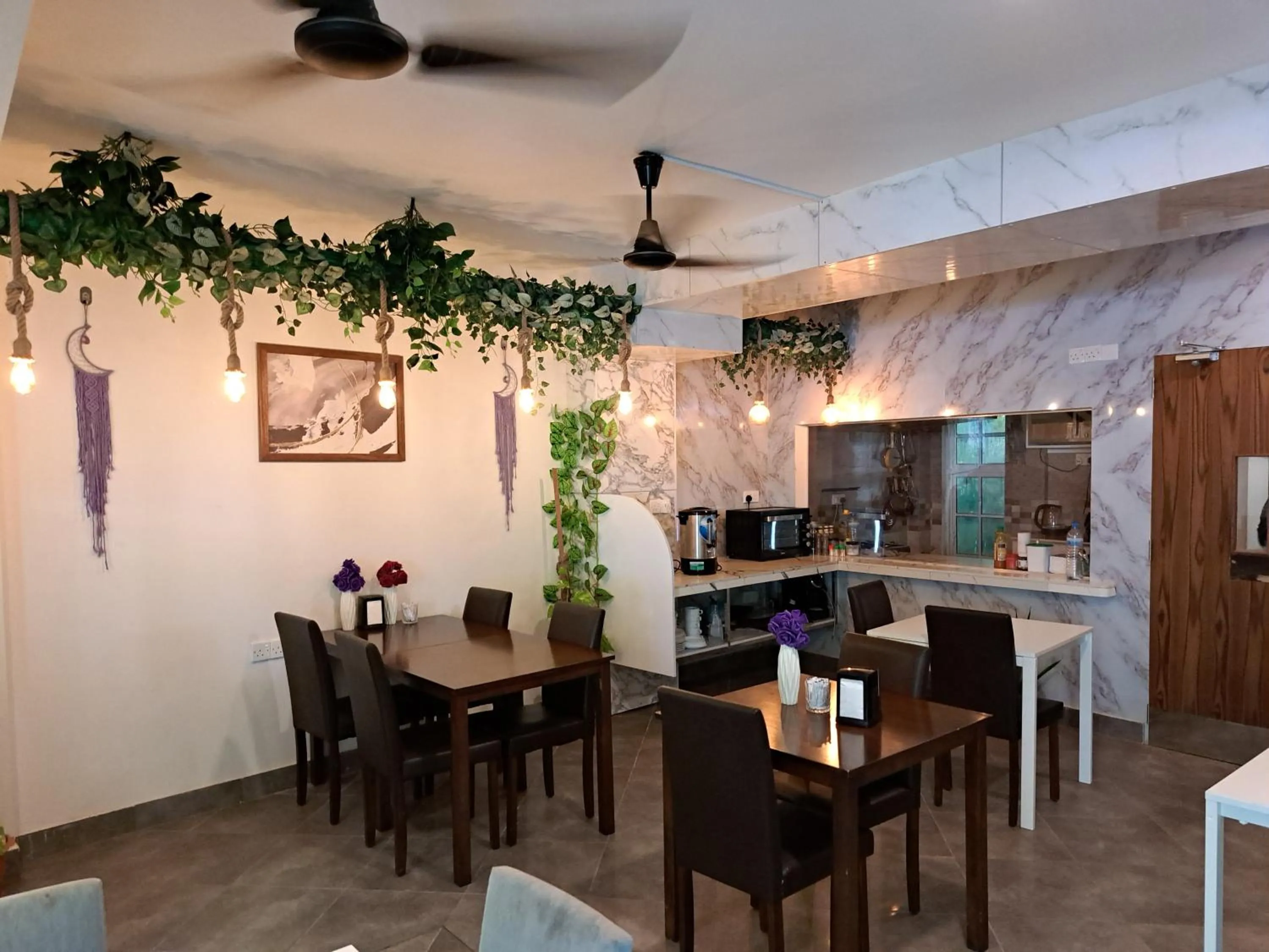 Seating area in Shams Thoddoo