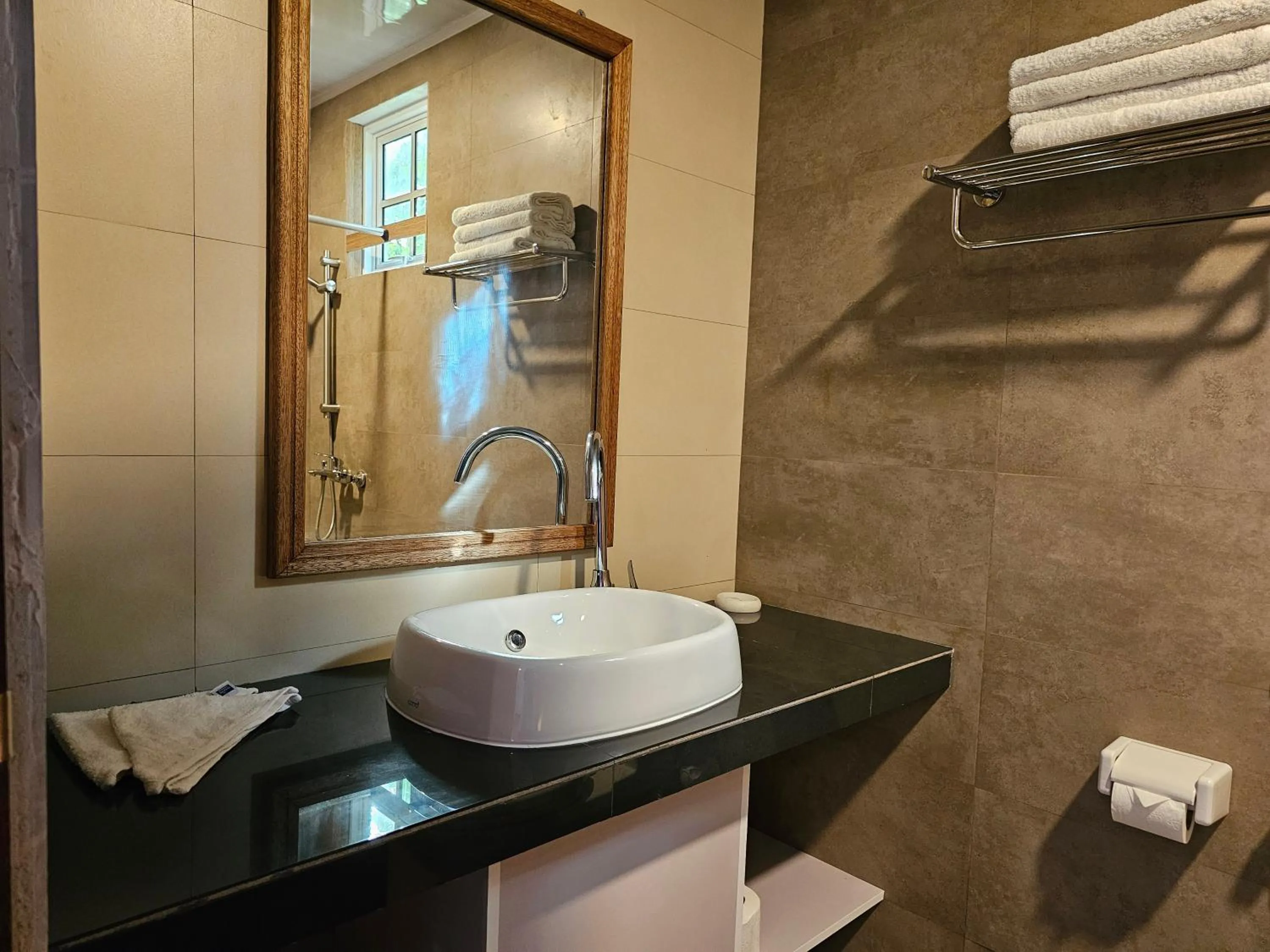 Shower in Shams Thoddoo