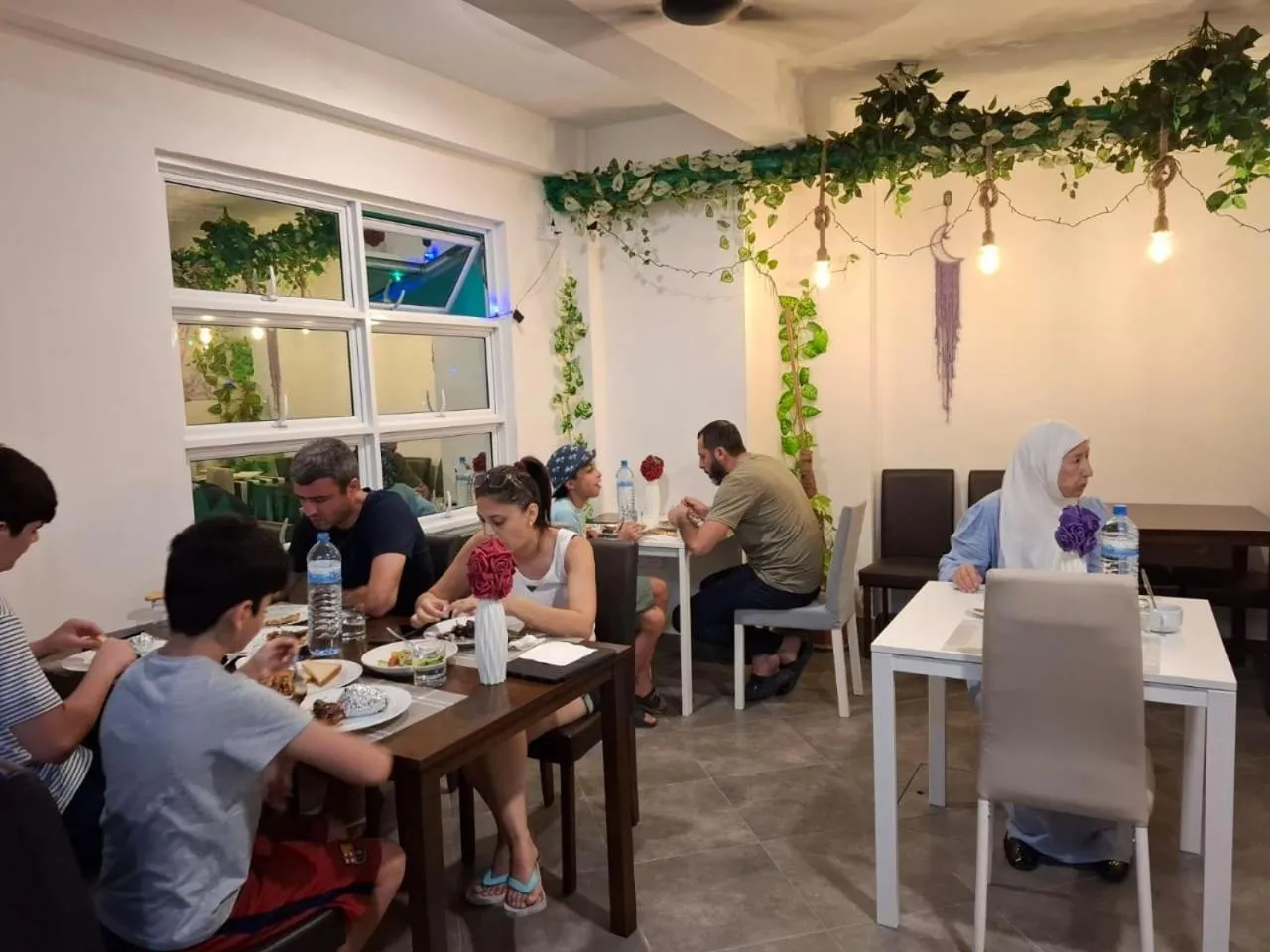 Restaurant/places to eat in Shams Thoddoo