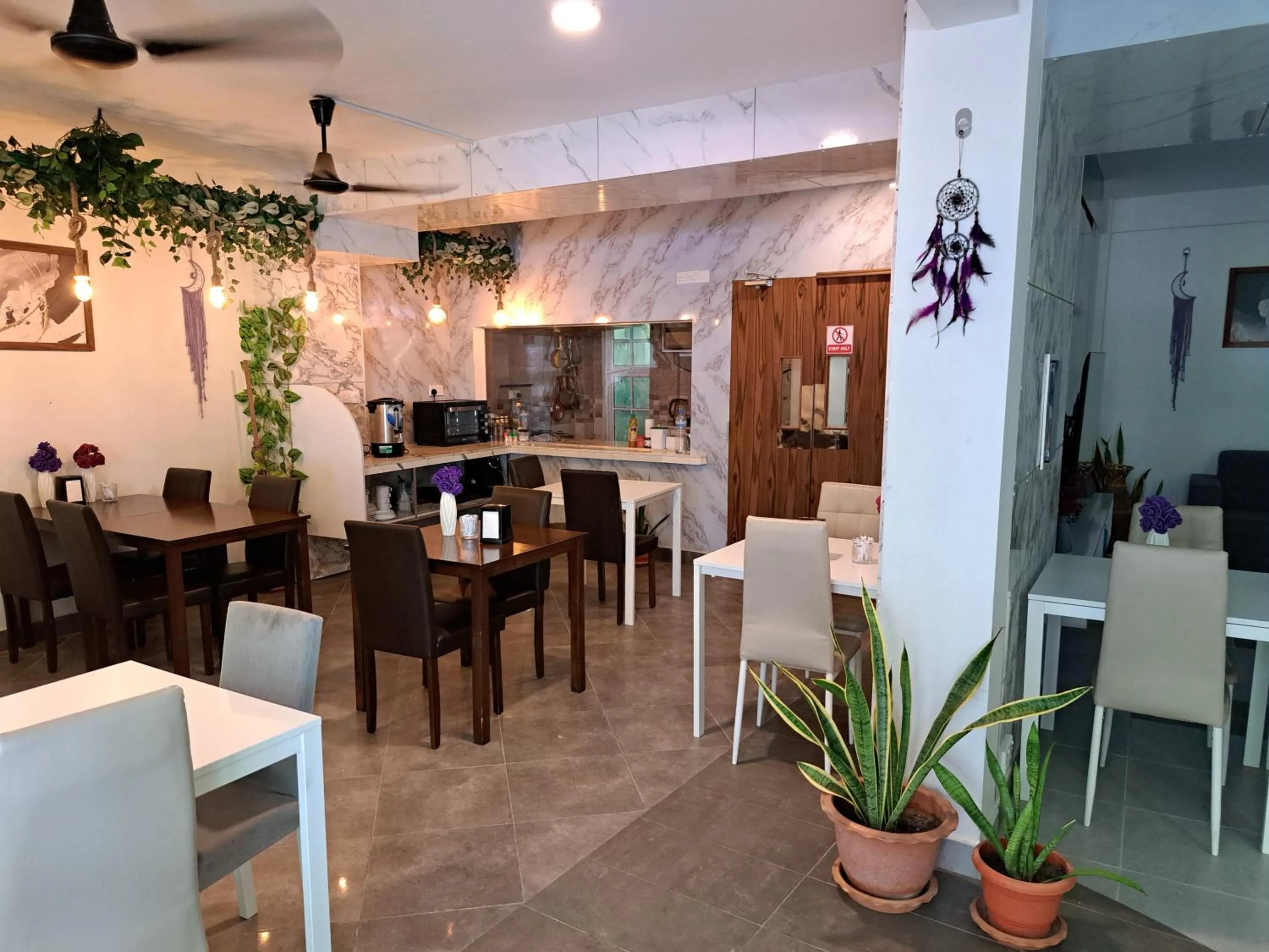 Seating area in Shams Thoddoo