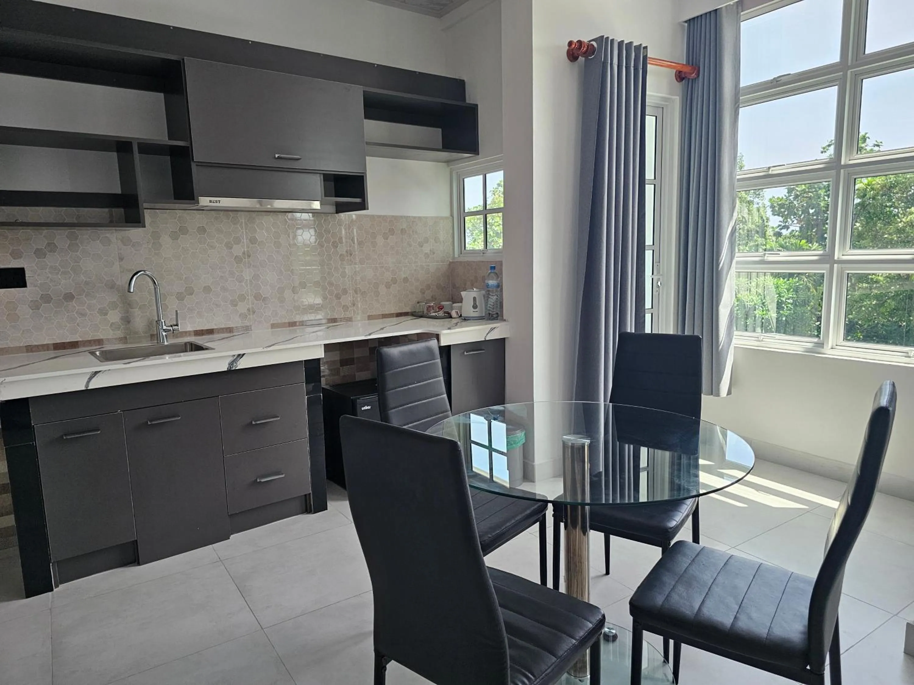 Kitchen or kitchenette in Shams Thoddoo