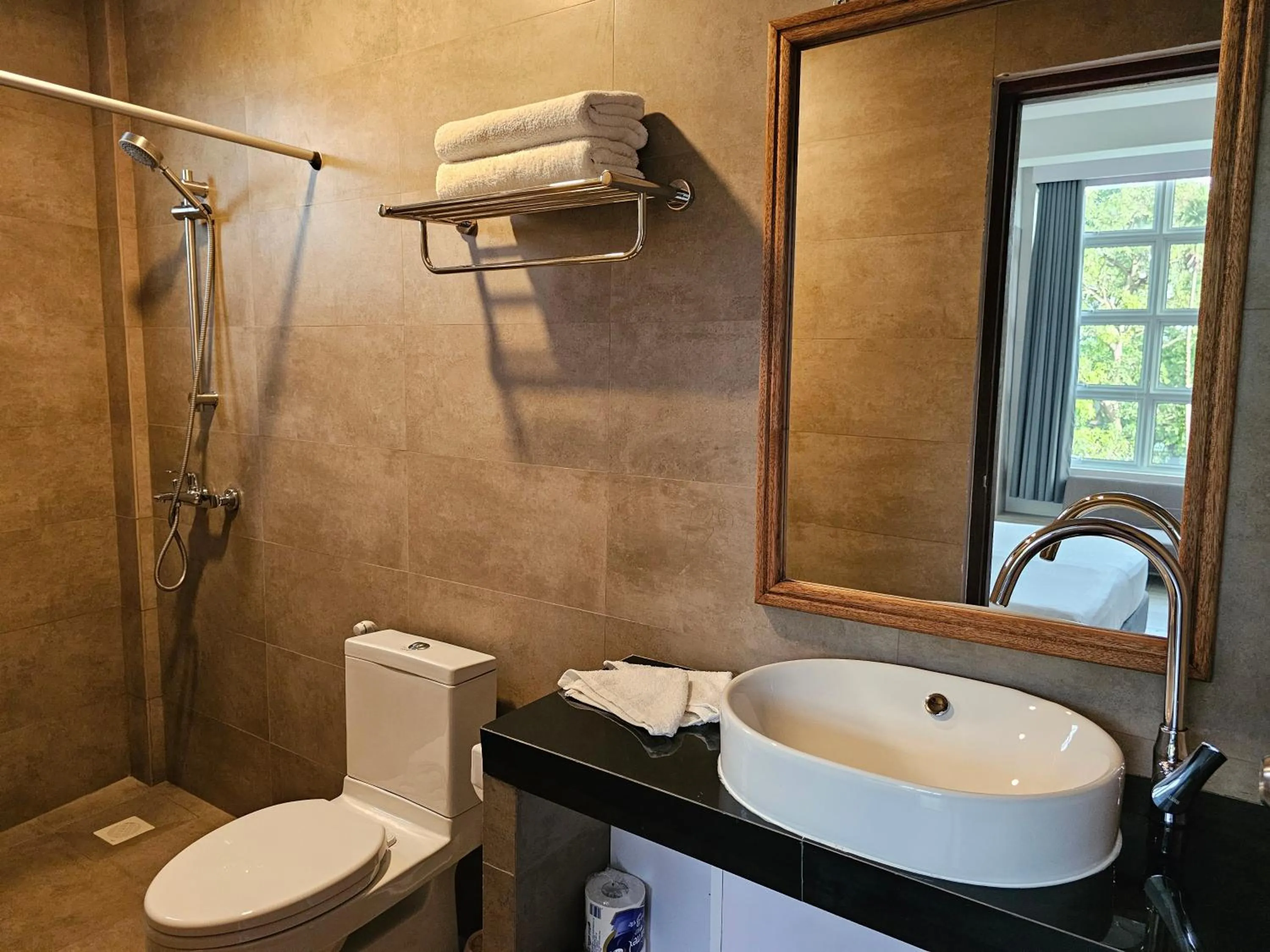 Shower in Shams Thoddoo
