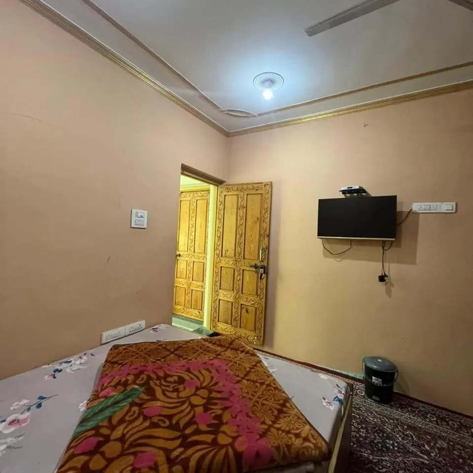 Double Room - single occupancy in Hotel Crown Palace
