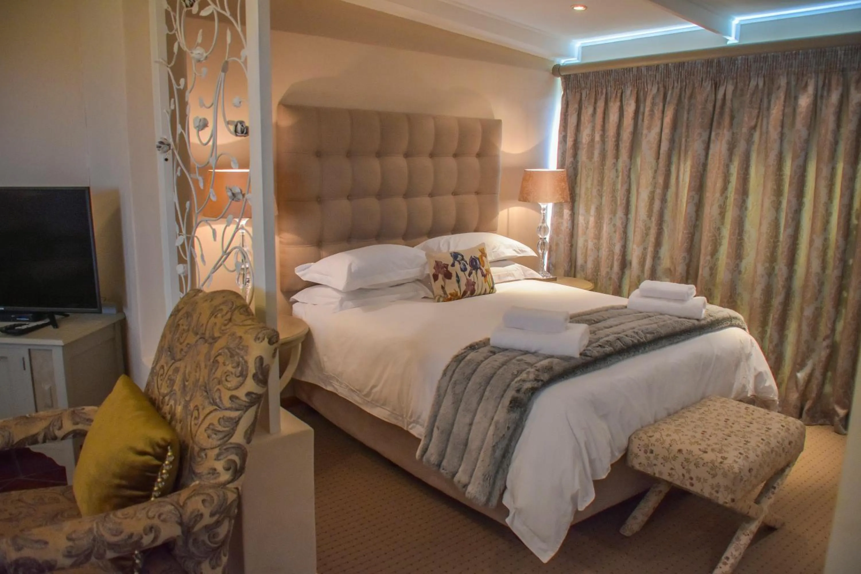 Bedroom, Bed in Clarens Retreat