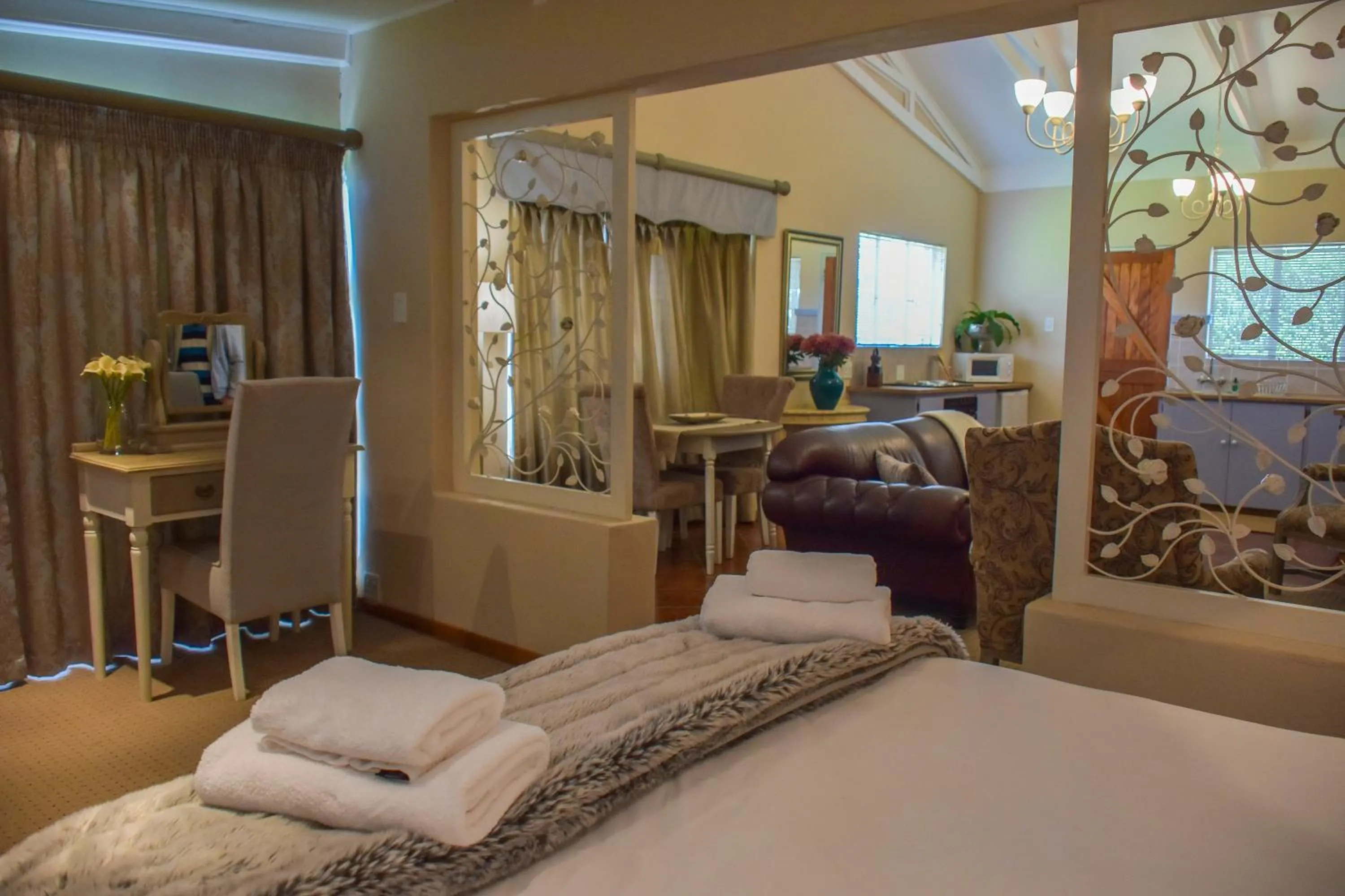 Decorative detail, Bed in Clarens Retreat