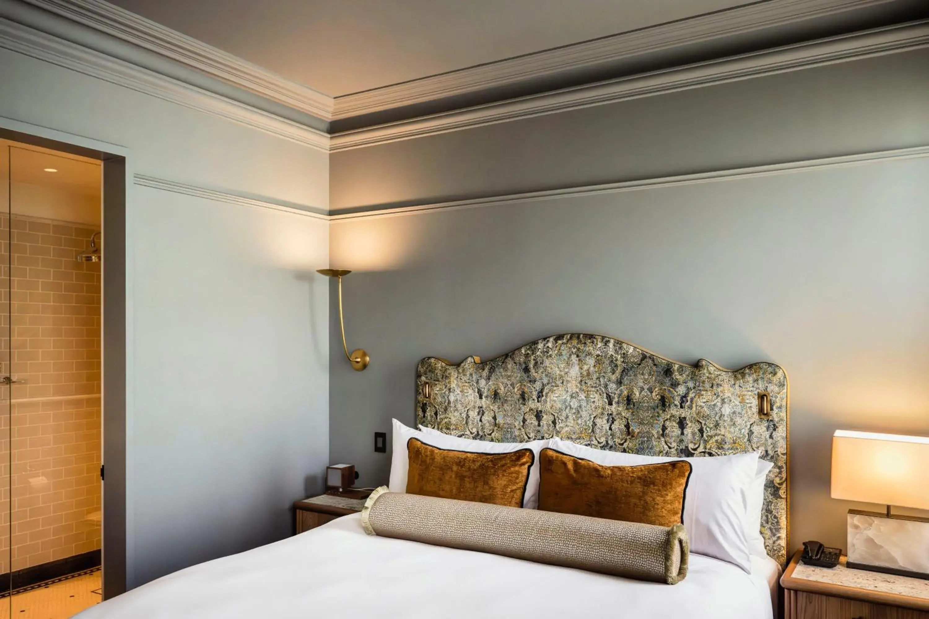 King Room in The Grand National Hotel by Saint Peter King Room in The Grand National Hotel by Saint Peter