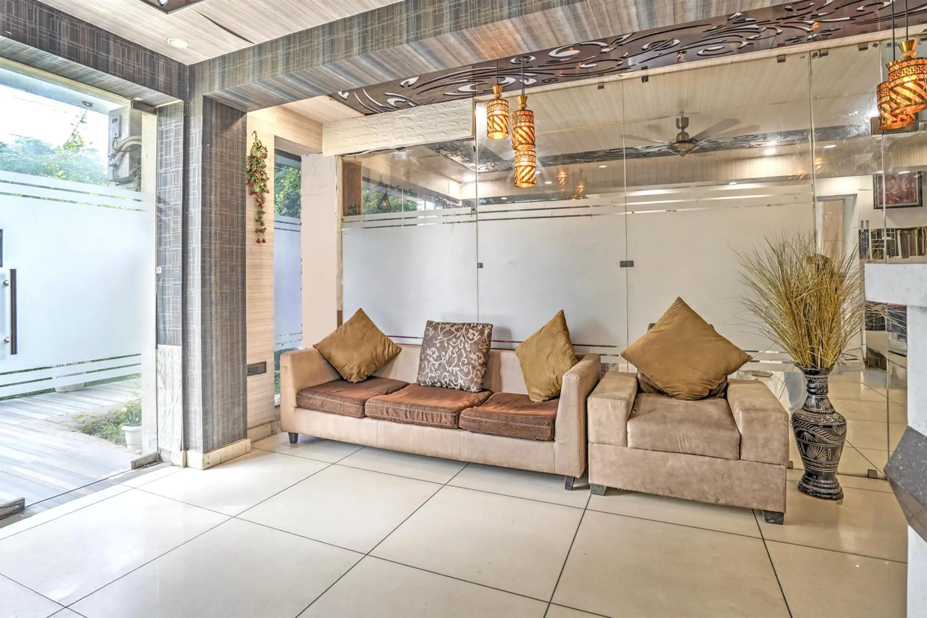 Seating area in Super Townhouse Sector 47 Near Medanta