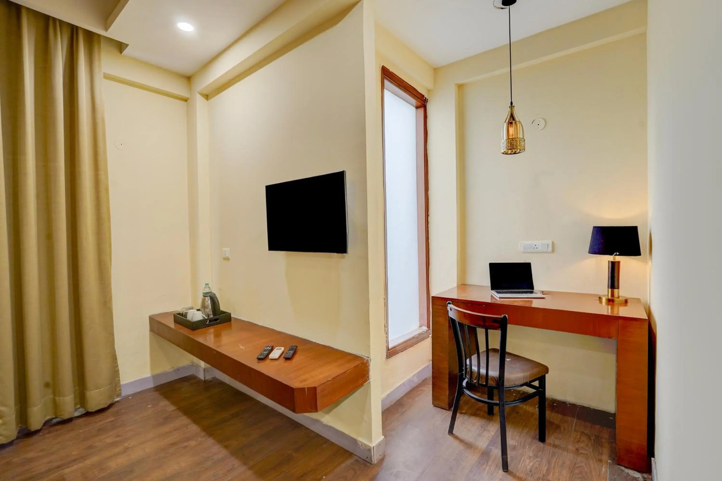 Classic Triple Room - single occupancy in Townhouse Sector 47 Near Medanta Classic Triple Room - single occupancy in Townhouse Sector 47 Near Medanta