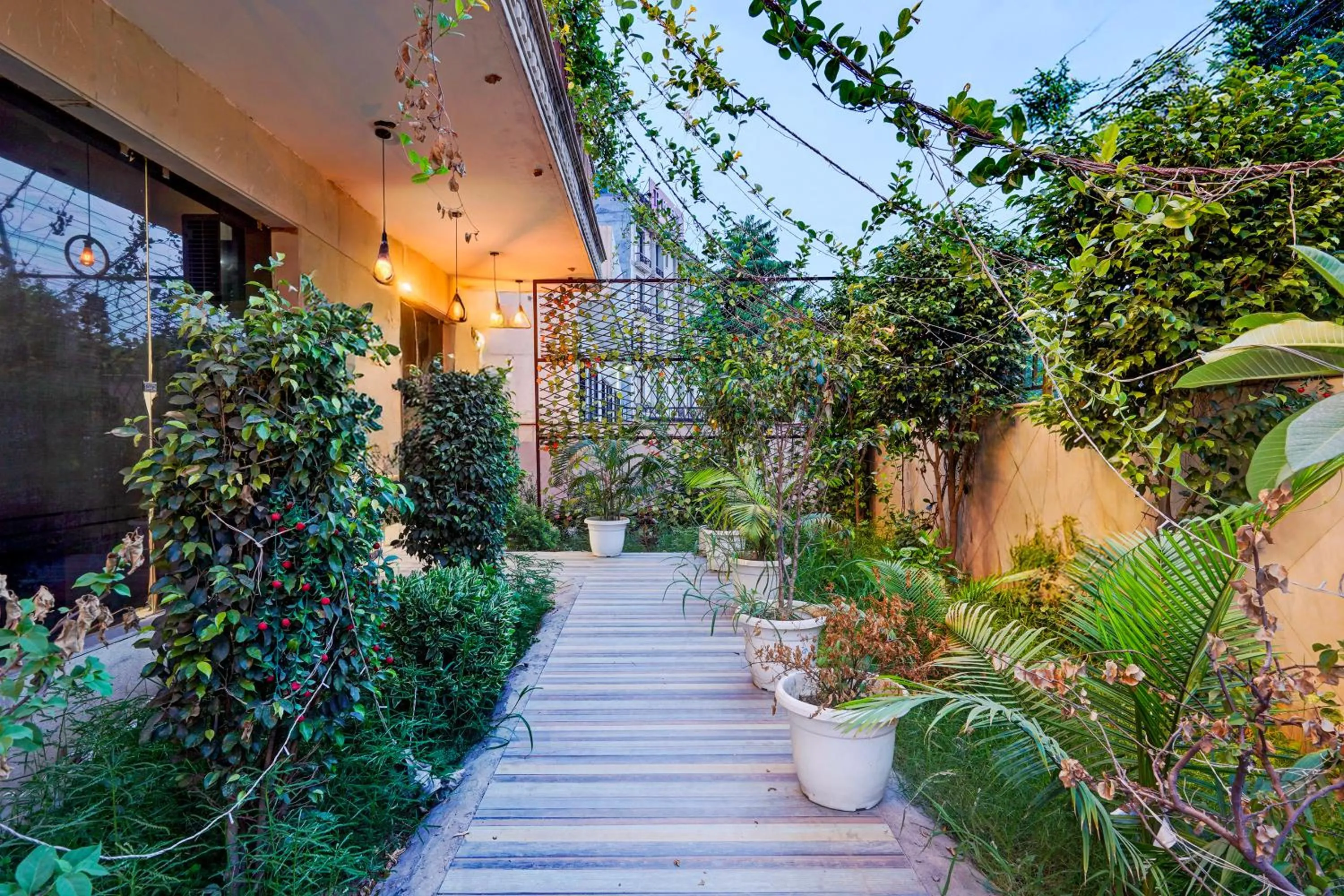 Property building in Super Townhouse Sector 47 Near Medanta