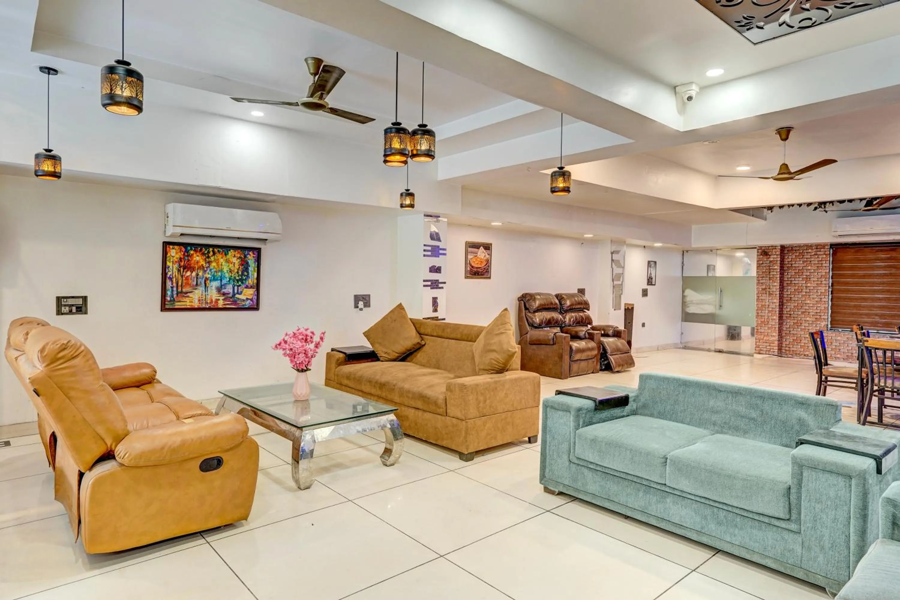 Seating area in Super Townhouse Sector 47 Near Medanta