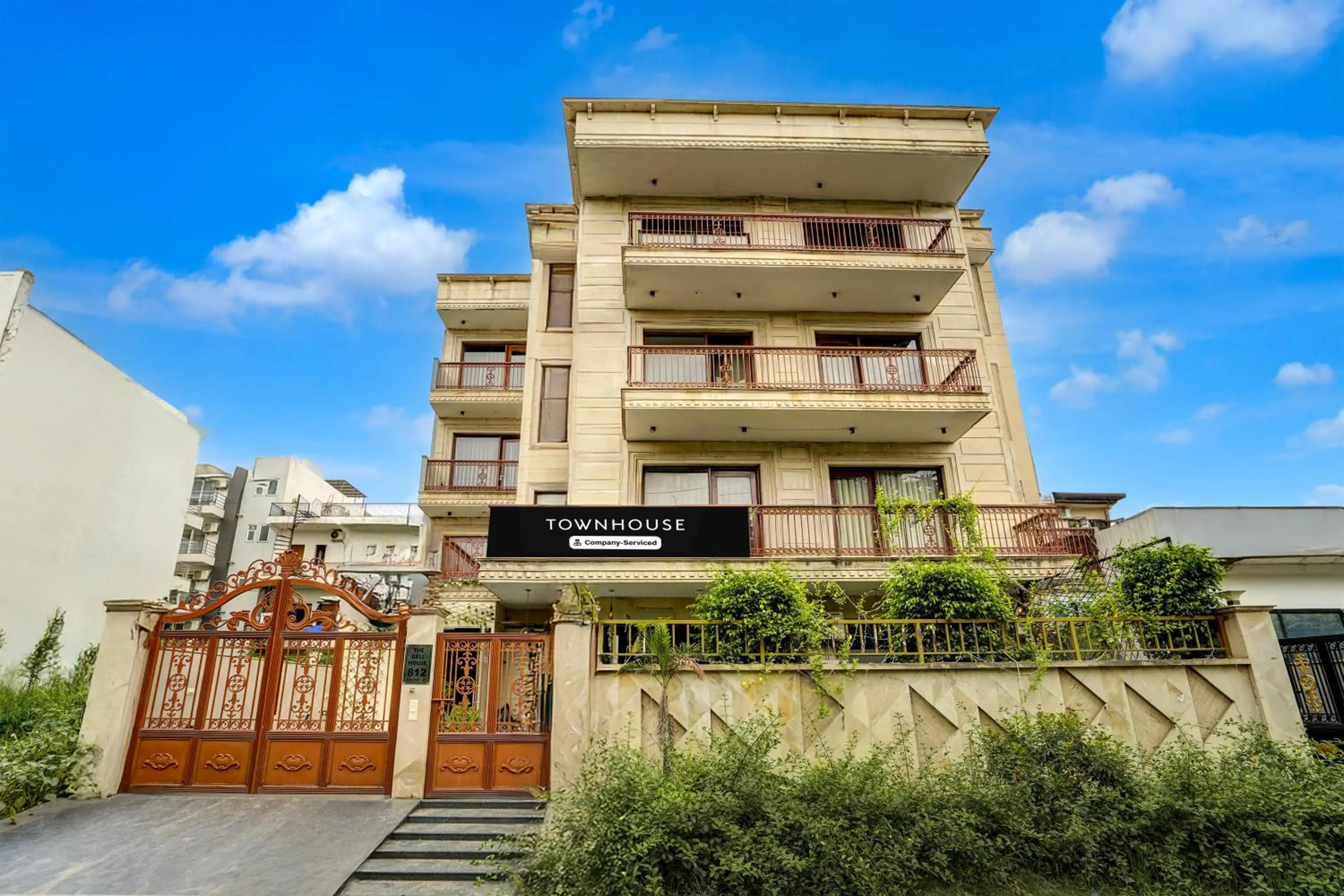 Property building in Super Townhouse Sector 47 Near Medanta
