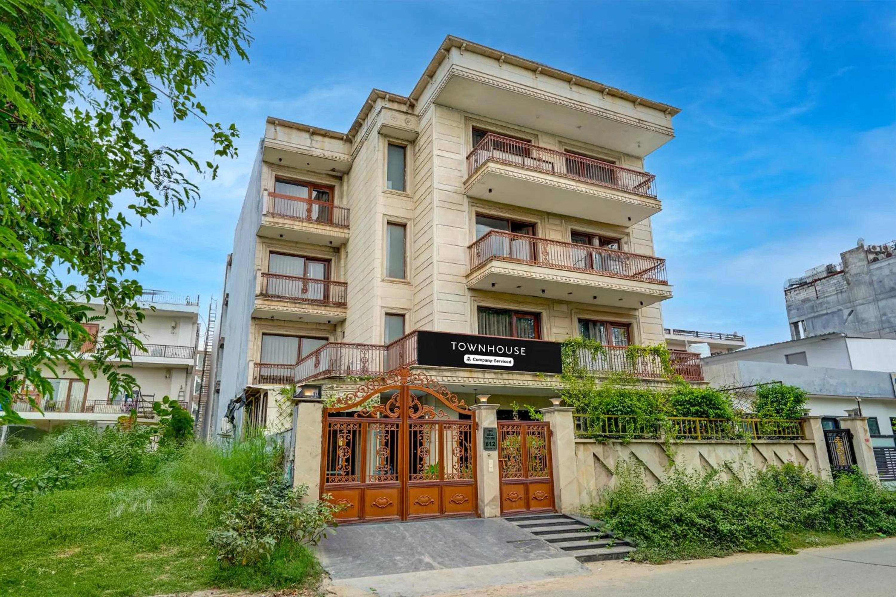 Property building in Super Townhouse Sector 47 Near Medanta