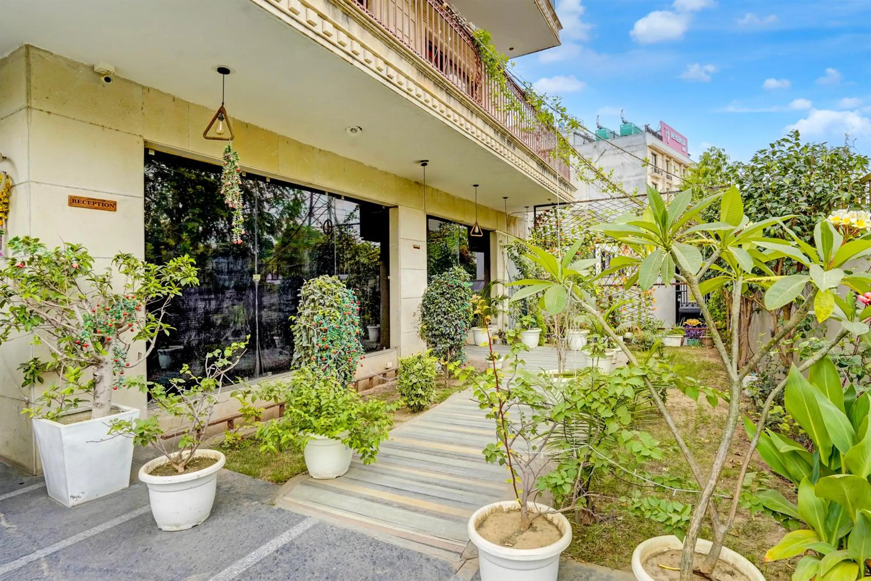 Property building in Super Townhouse Sector 47 Near Medanta