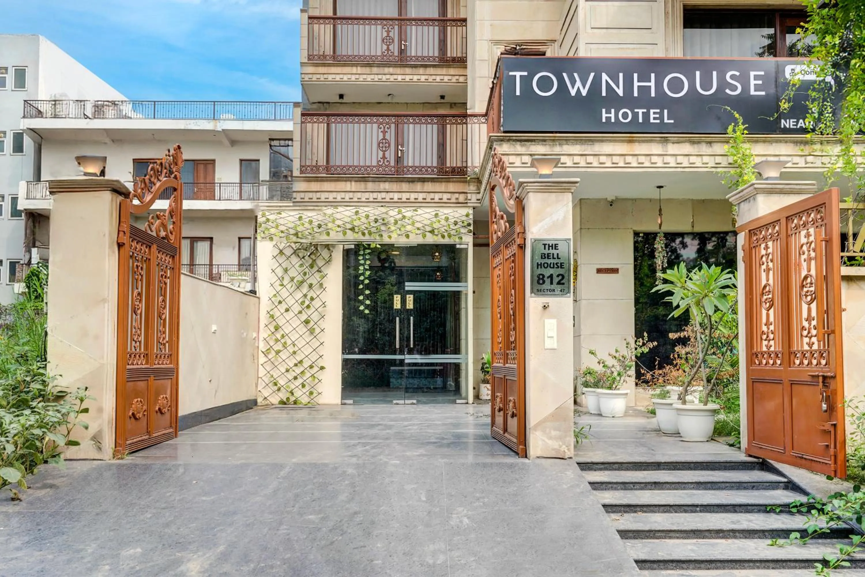 Facade/entrance in Super Townhouse Sector 47 Near Medanta