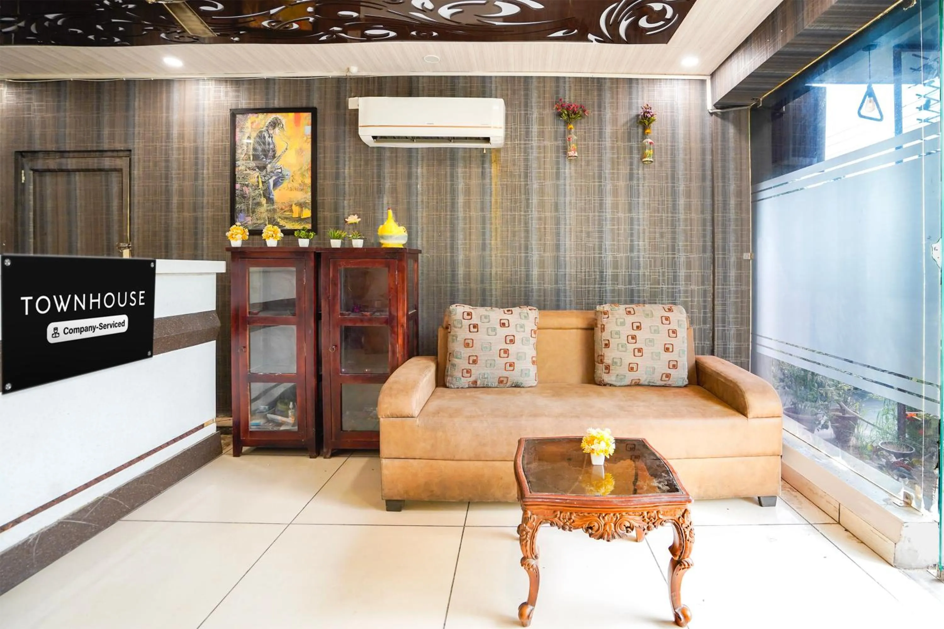 Seating area in Super Townhouse Sector 47 Near Medanta