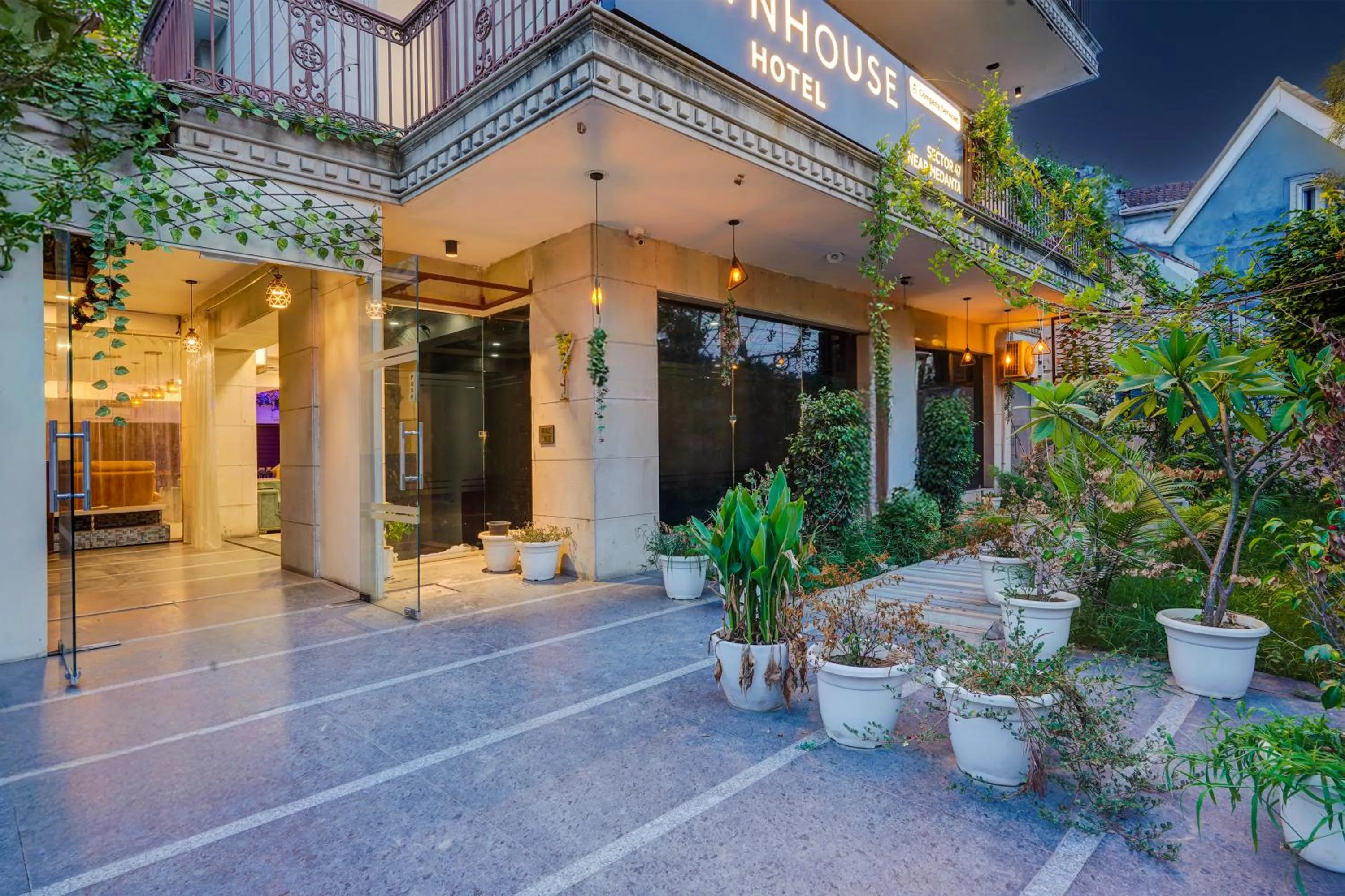 Property building in Super Townhouse Sector 47 Near Medanta