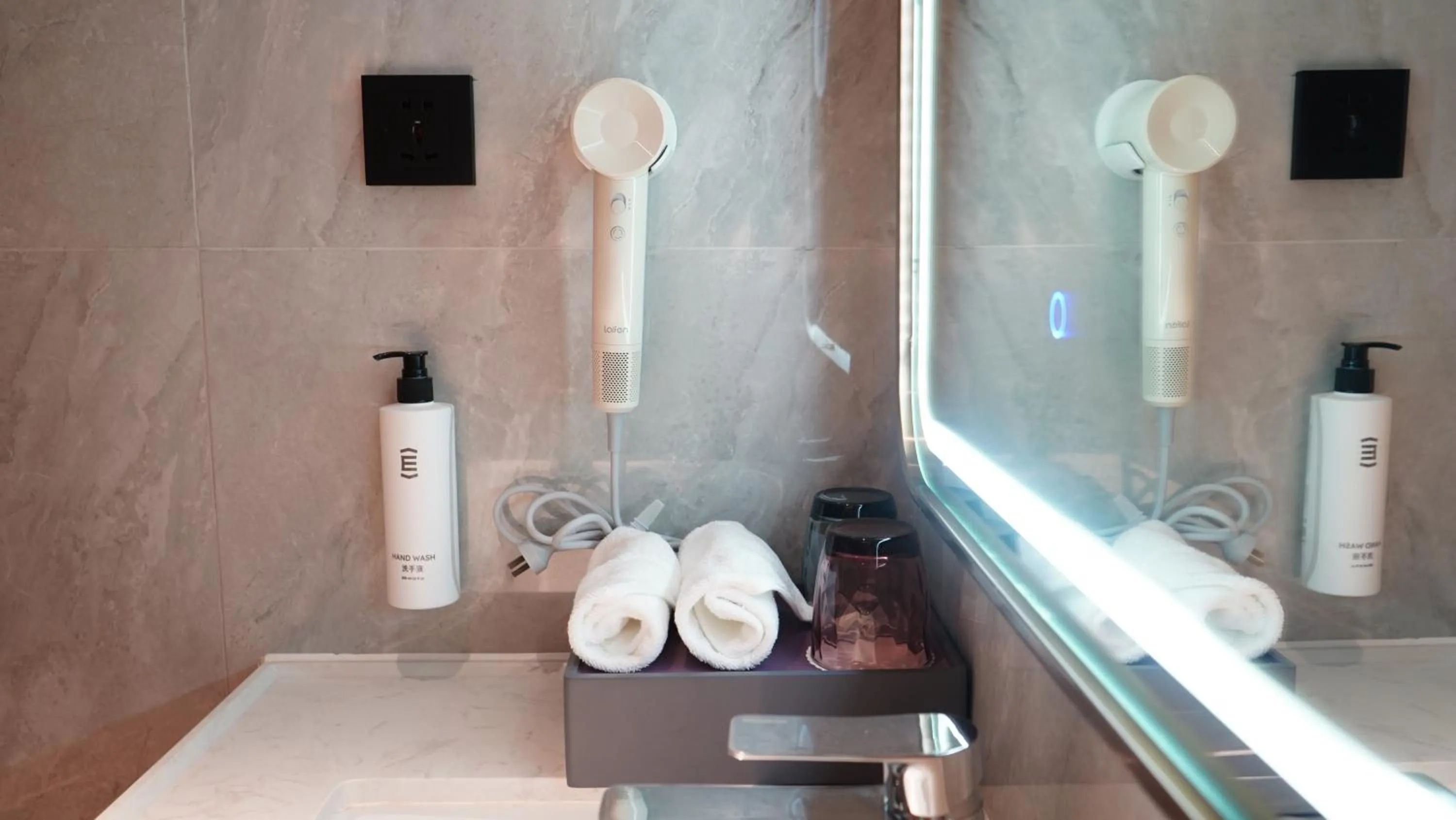 Bathroom in Elong Hotel Jakarta PIK