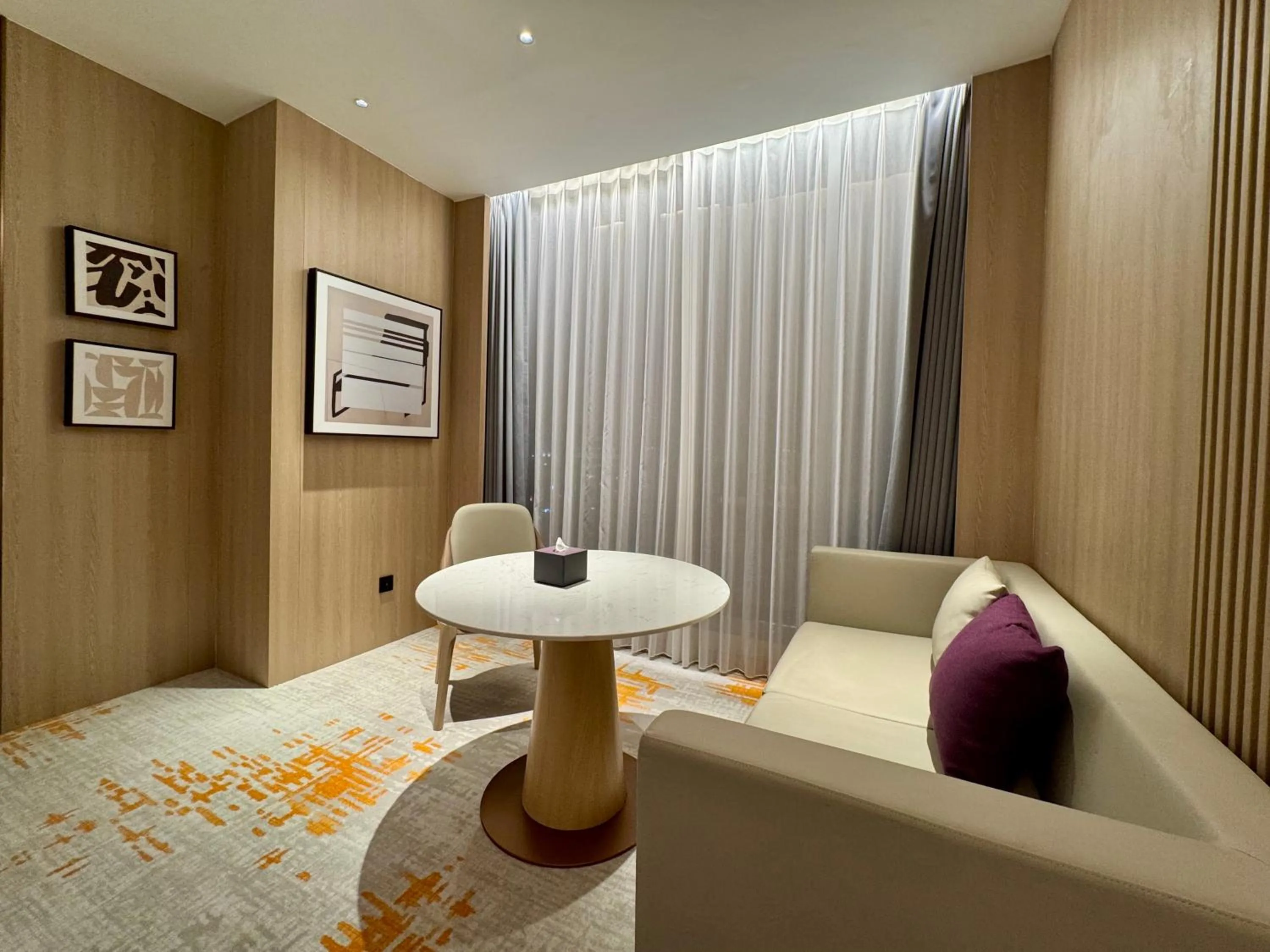 Seating area, Bed in Elong Hotel Jakarta PIK
