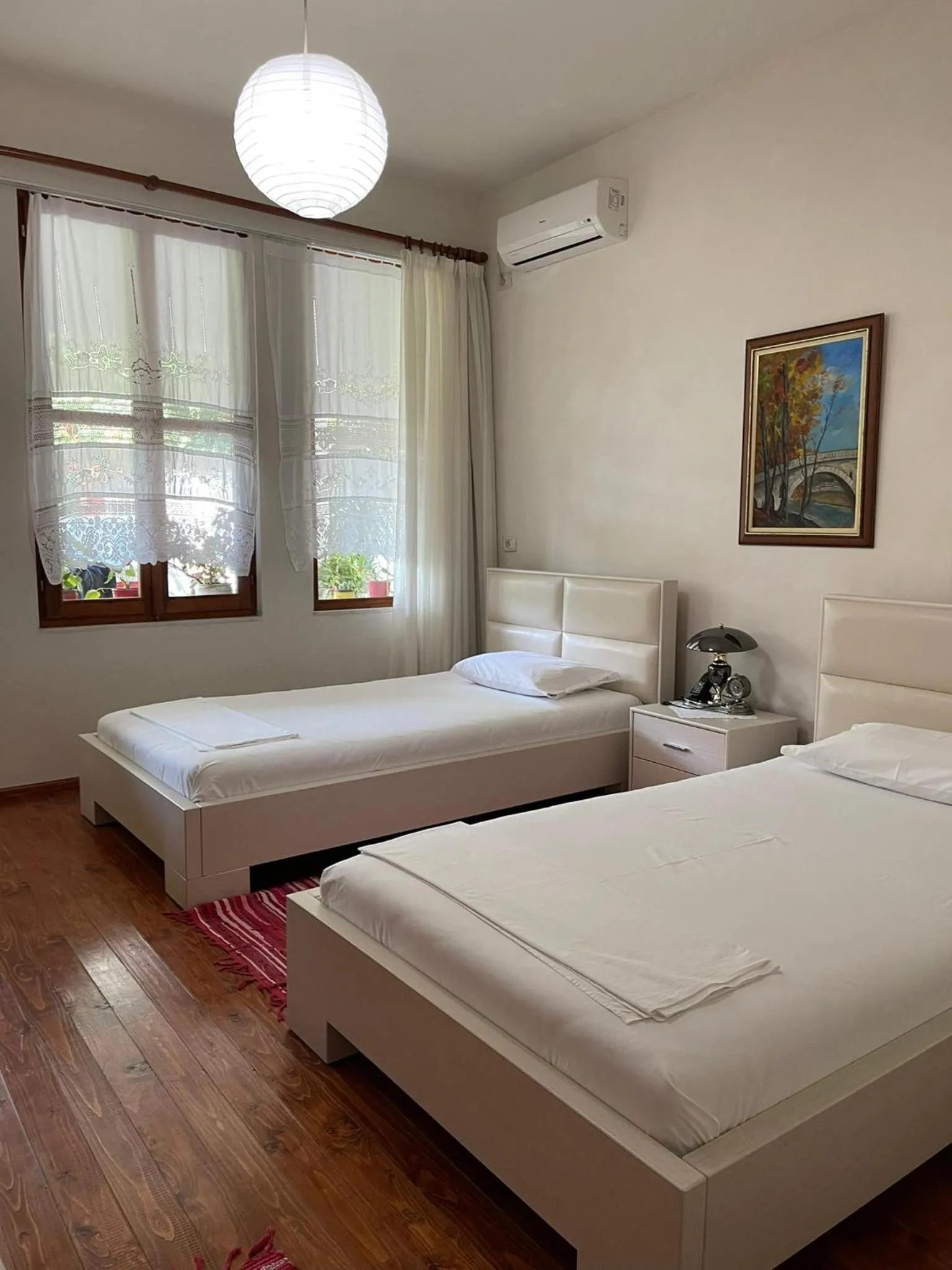 Large Twin Room in Veranda B&B