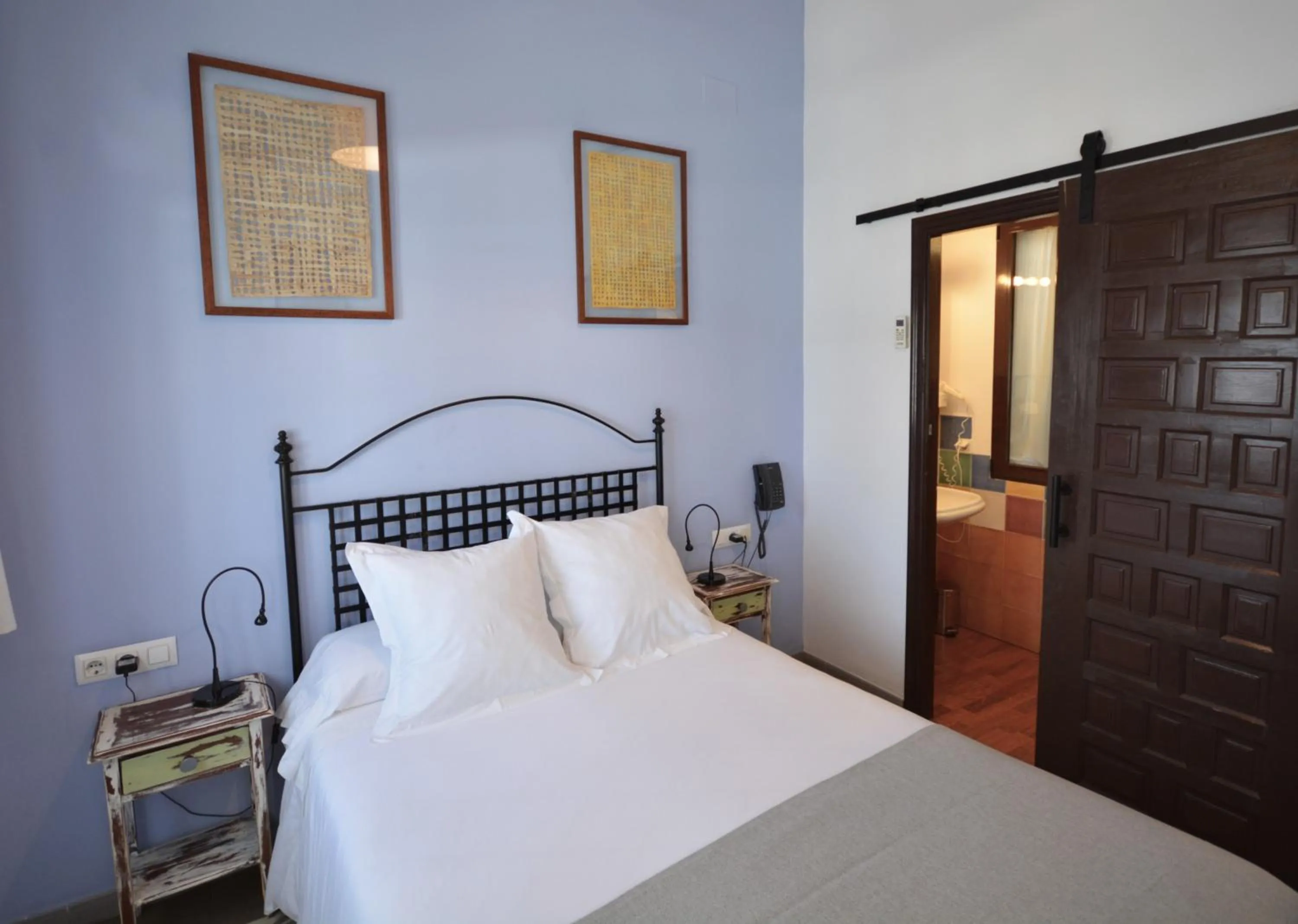 Bed in Hotel Casa de los Azulejos