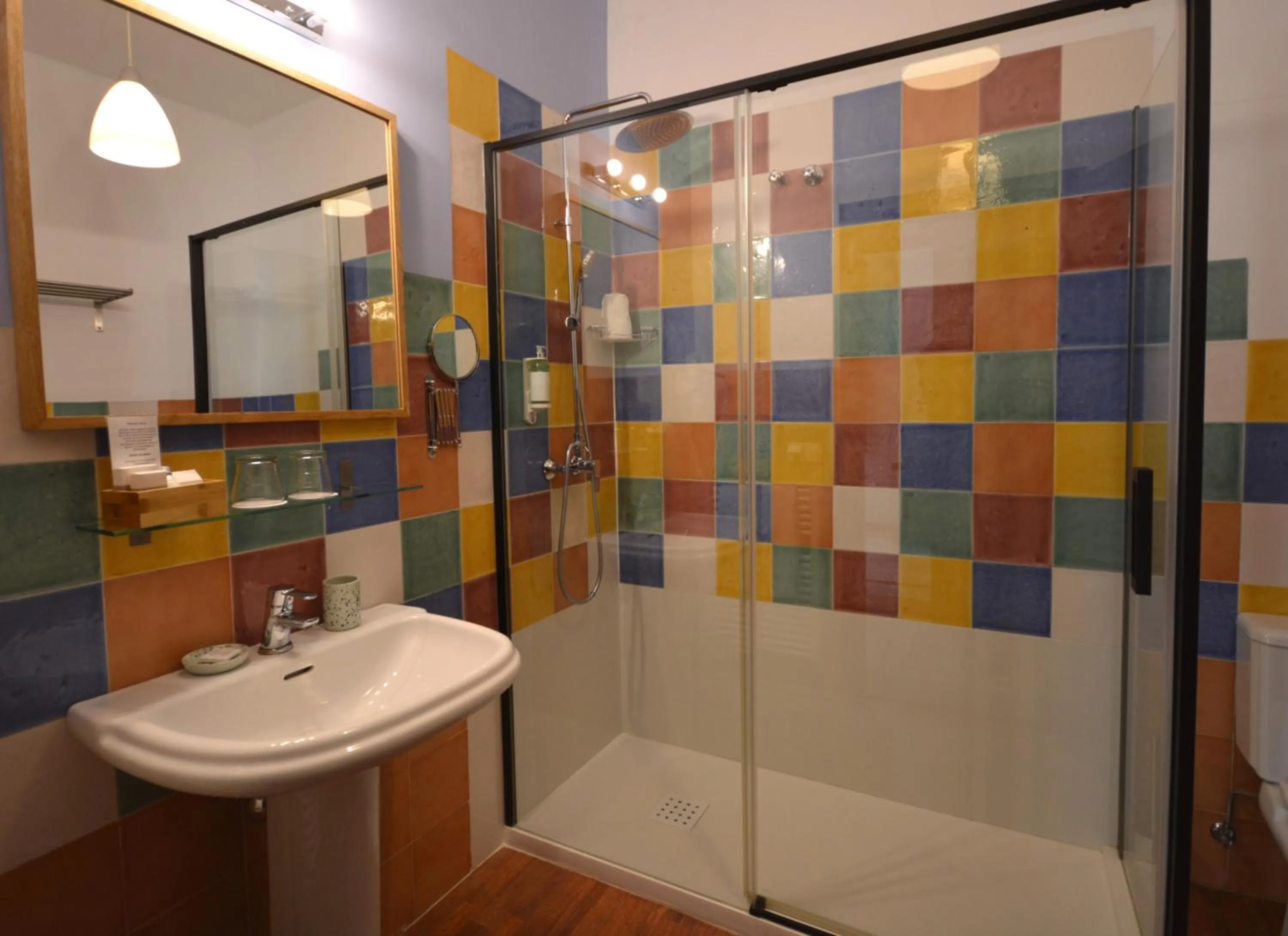 Shower in Hotel Casa de los Azulejos