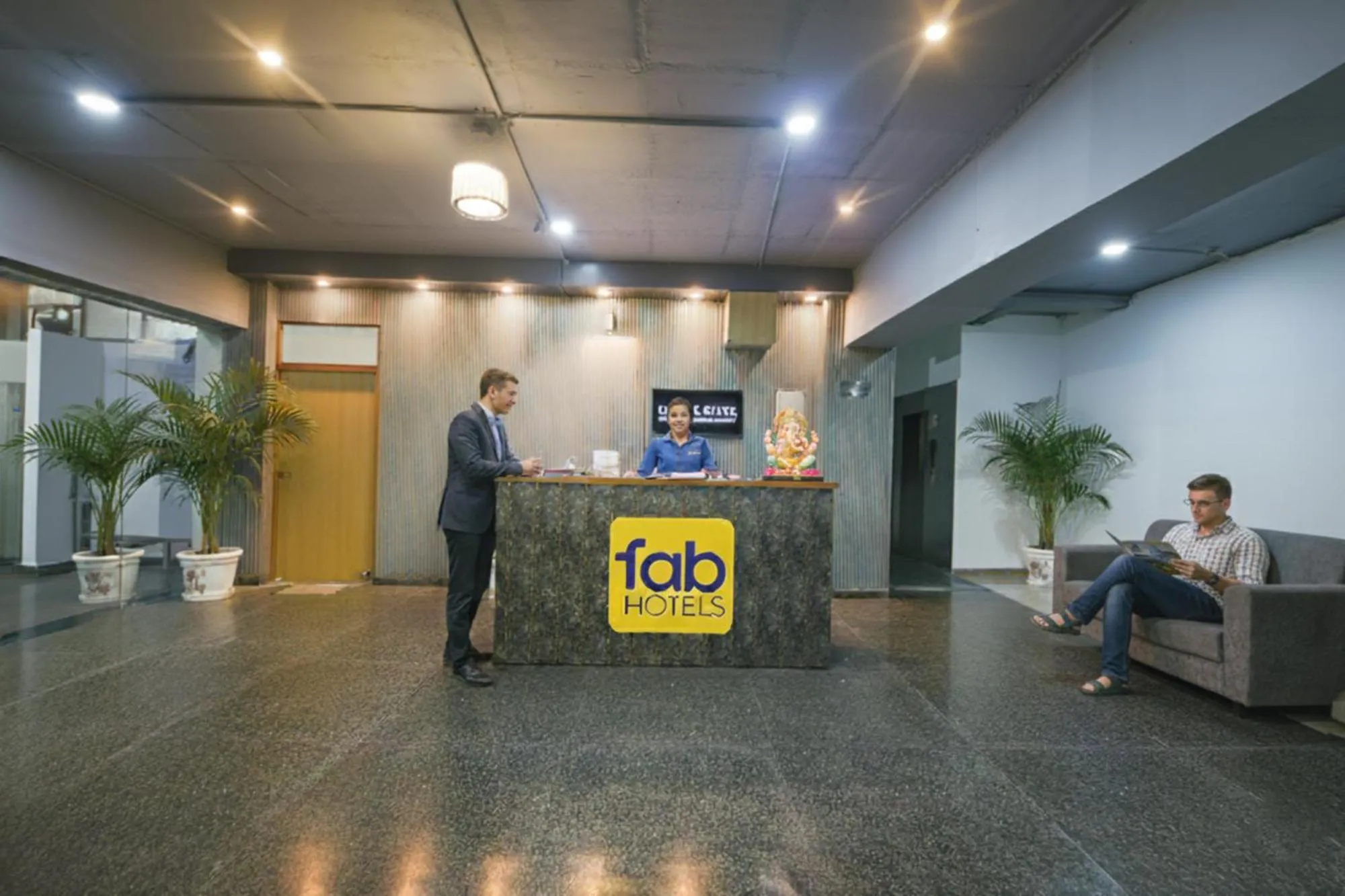 FabHotel Luxe 8 Stayz - Phase 1 Metro, Golf Course Road & Arjun Marg