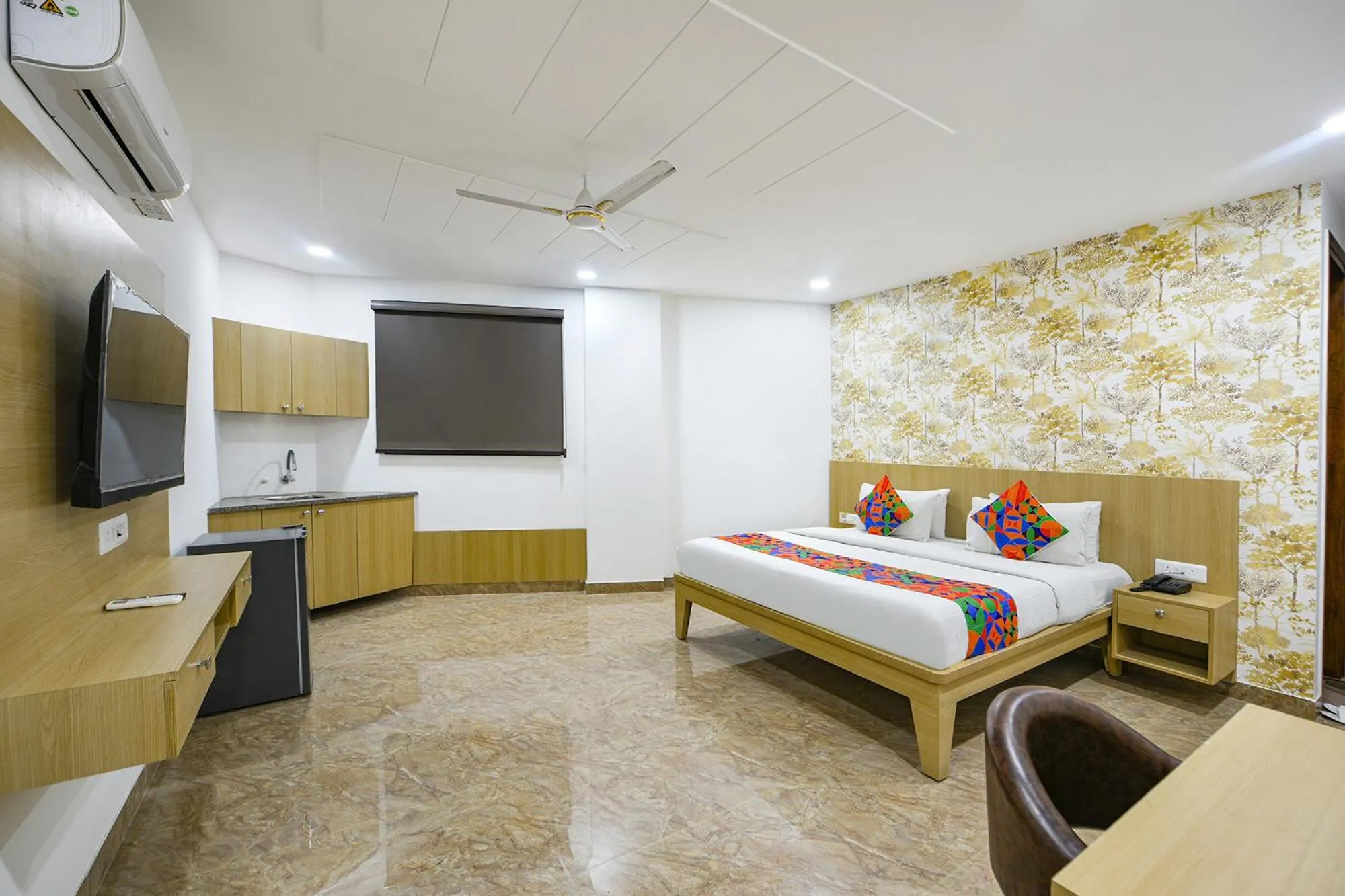 FabHotel Luxe 8 Stayz - Phase 1 Metro, Golf Course Road & Arjun Marg