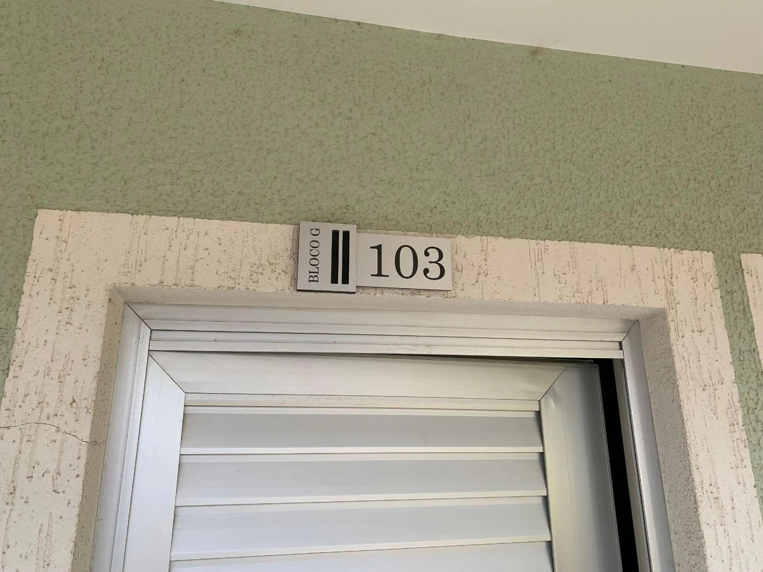 Facade/entrance in Lacqua diRoma II