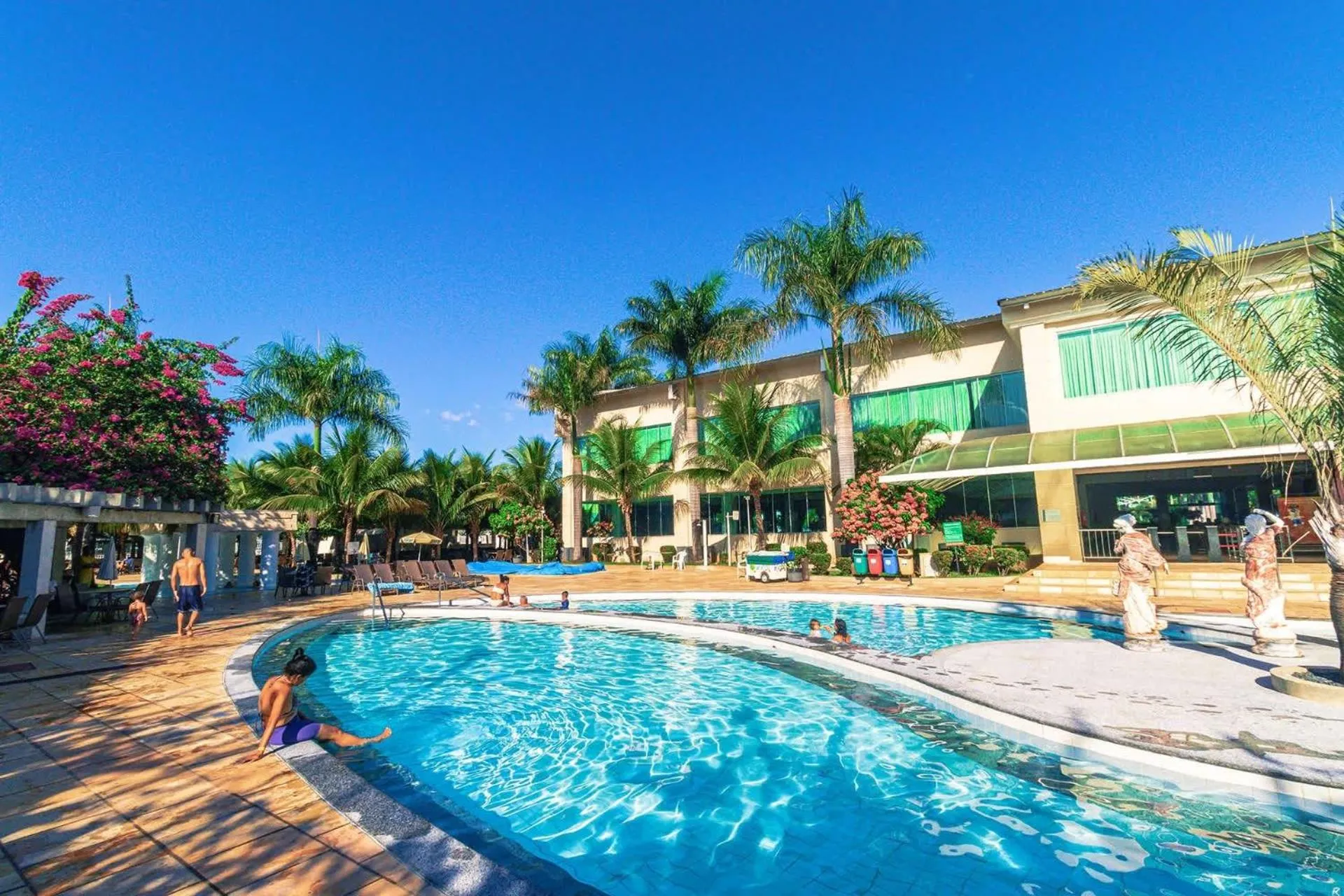 Swimming pool in Lacqua diRoma II
