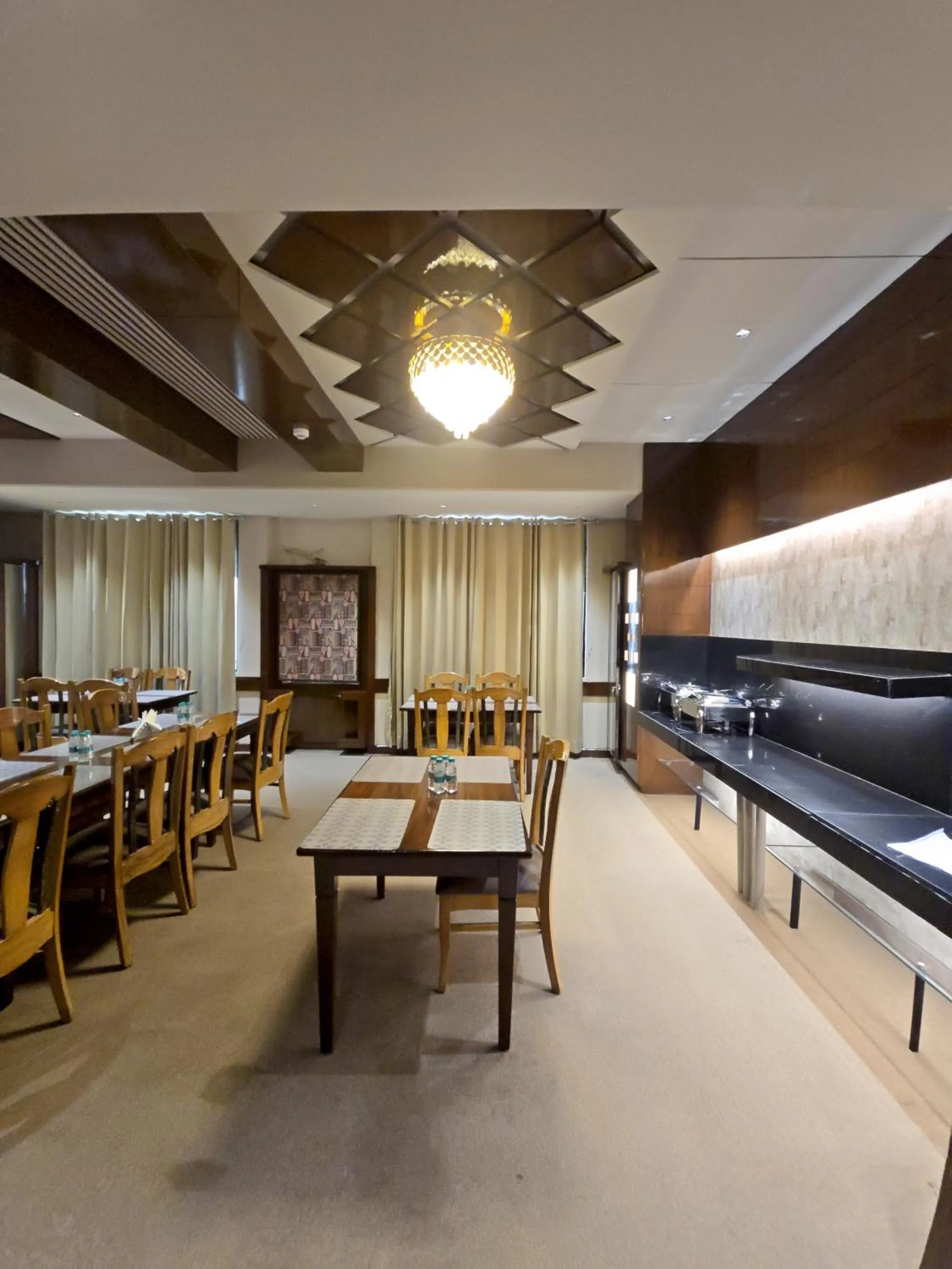 Restaurant/places to eat in Hotel Supreme Suites I B2B Friendly I Ludhiana