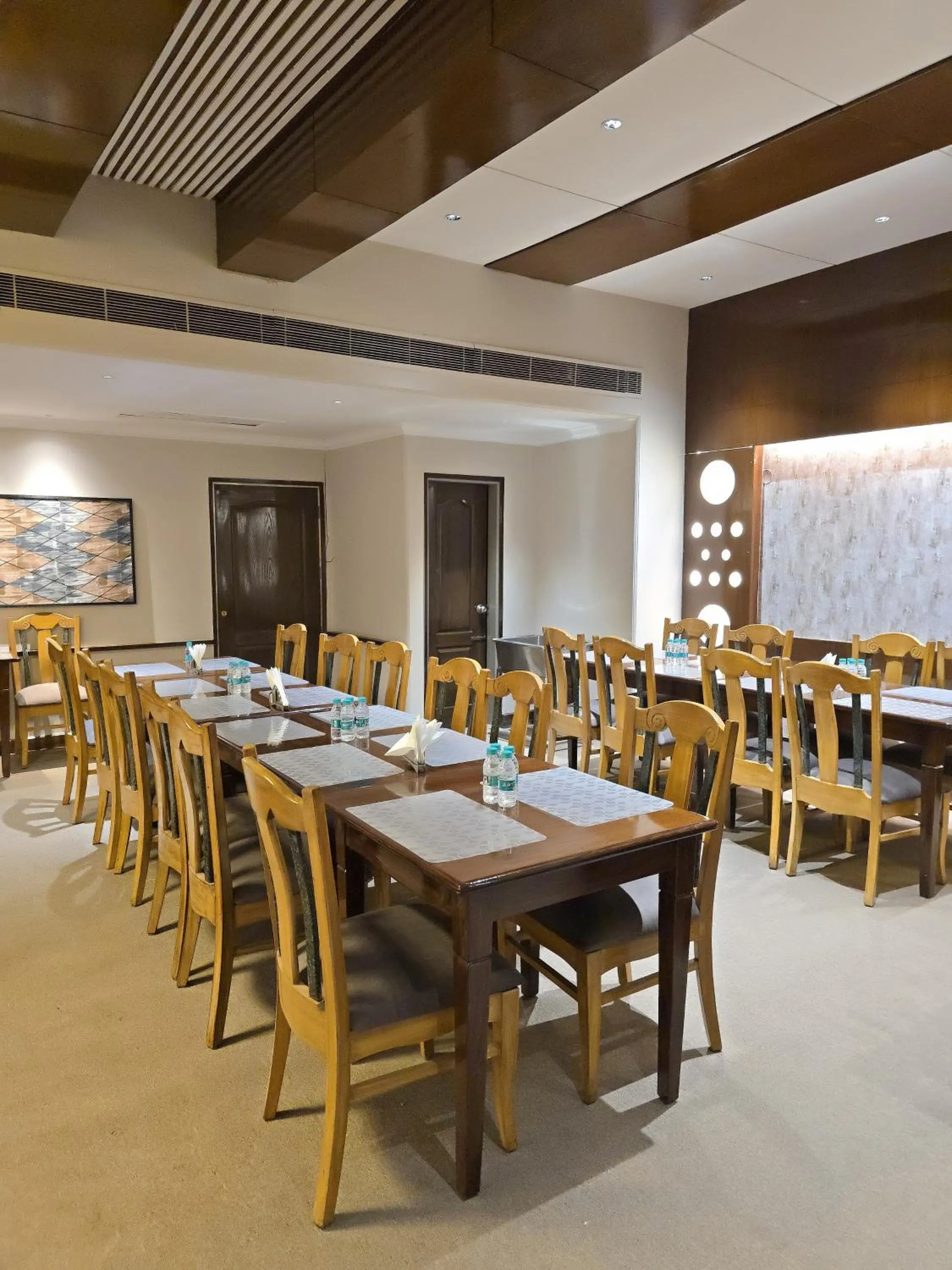 Restaurant/places to eat in Hotel Supreme Suites I B2B Friendly I Ludhiana