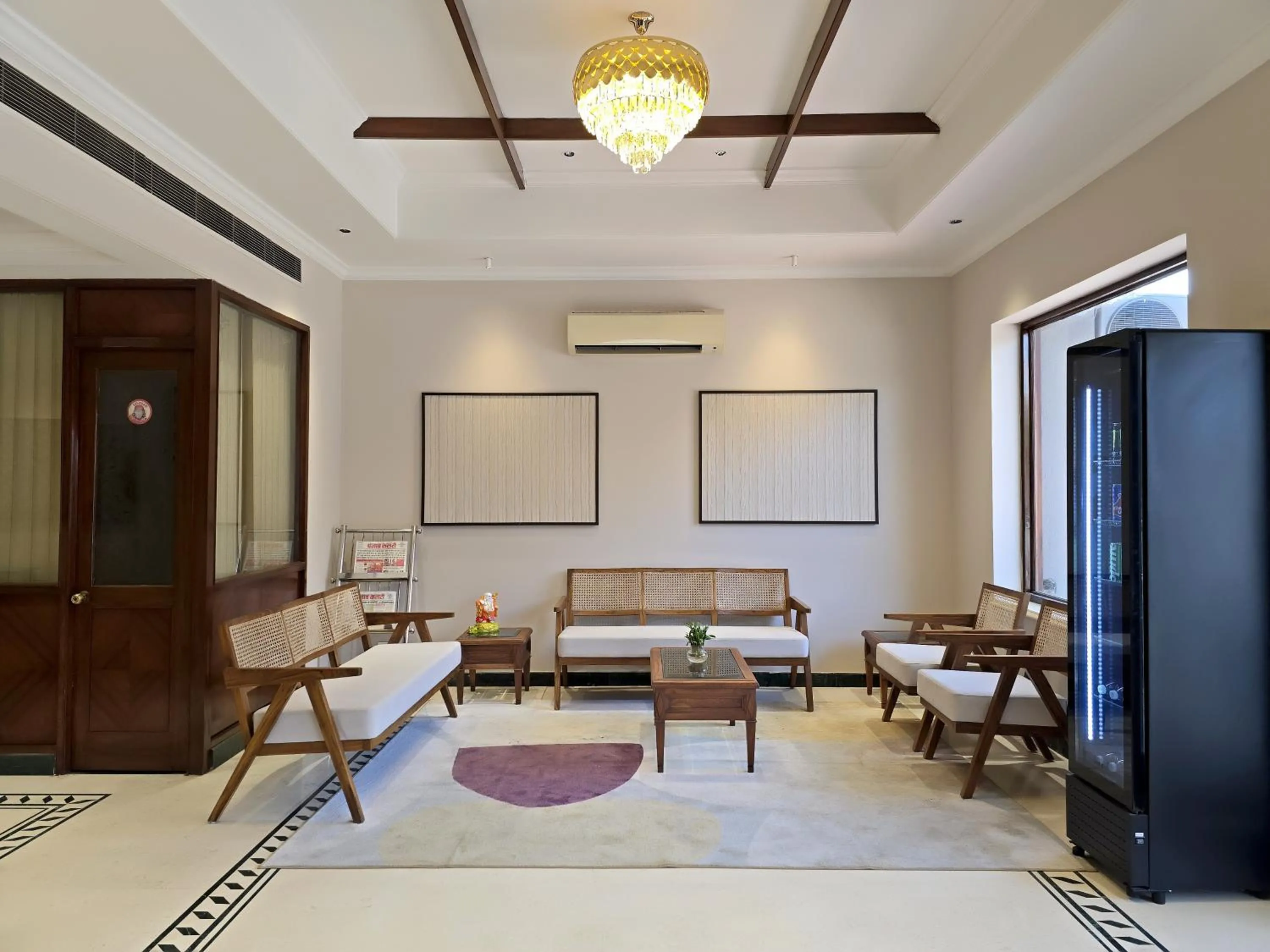 Living room in Hotel Supreme Suites I B2B Friendly I Ludhiana