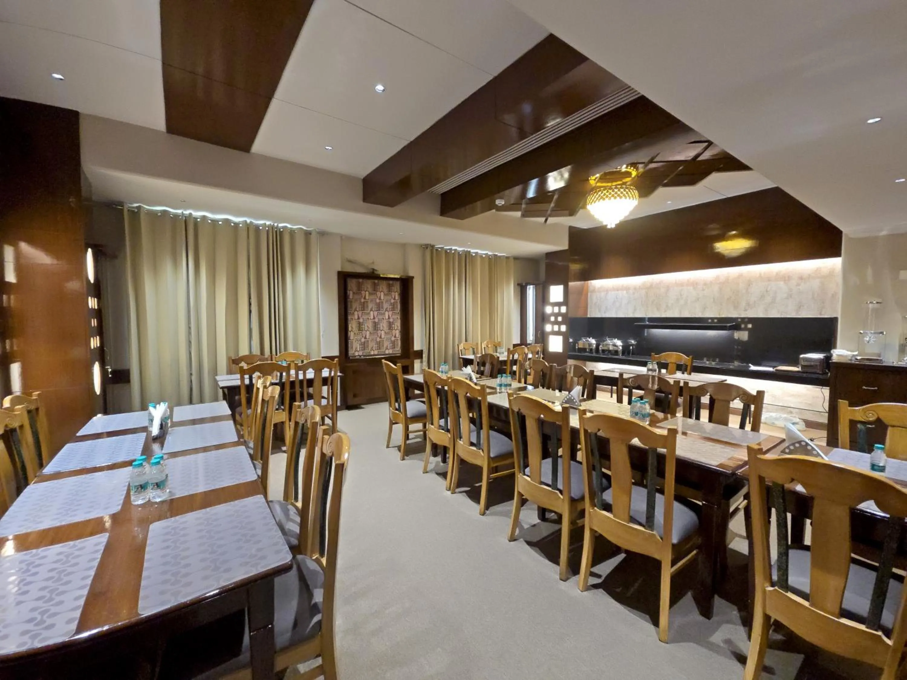 Restaurant/places to eat in Hotel Supreme Suites I B2B Friendly I Ludhiana