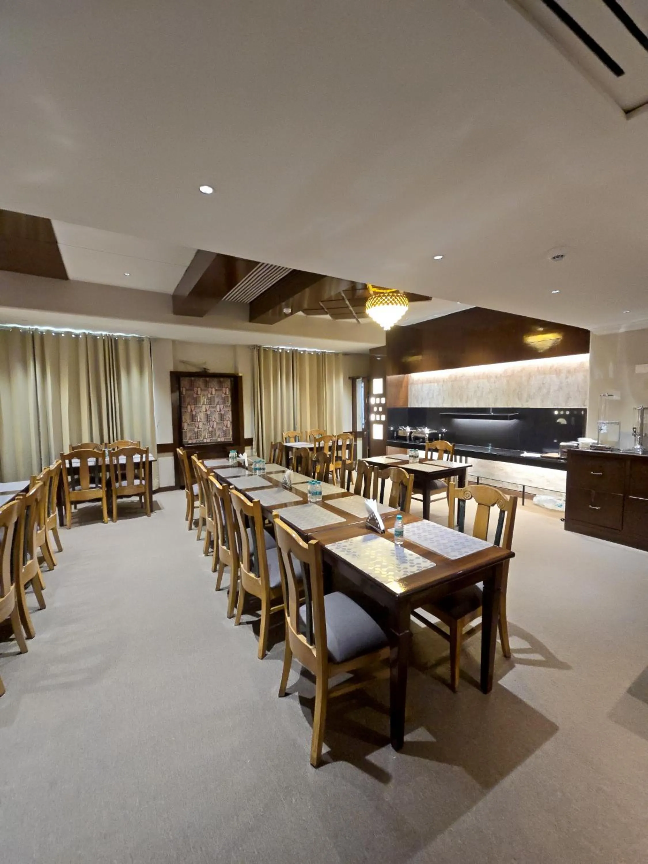 Restaurant/places to eat in Hotel Supreme Suites I B2B Friendly I Ludhiana