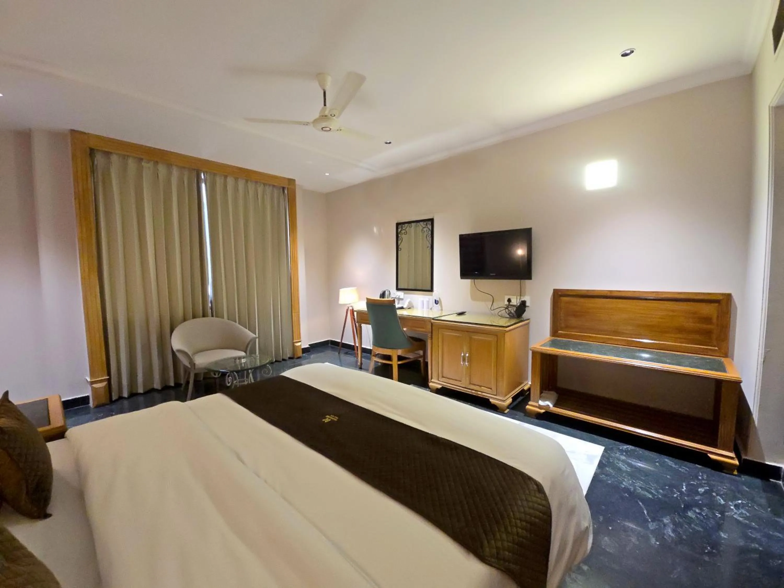 Communal lounge/ TV room, Bed in Hotel Supreme Suites I B2B Friendly I Ludhiana