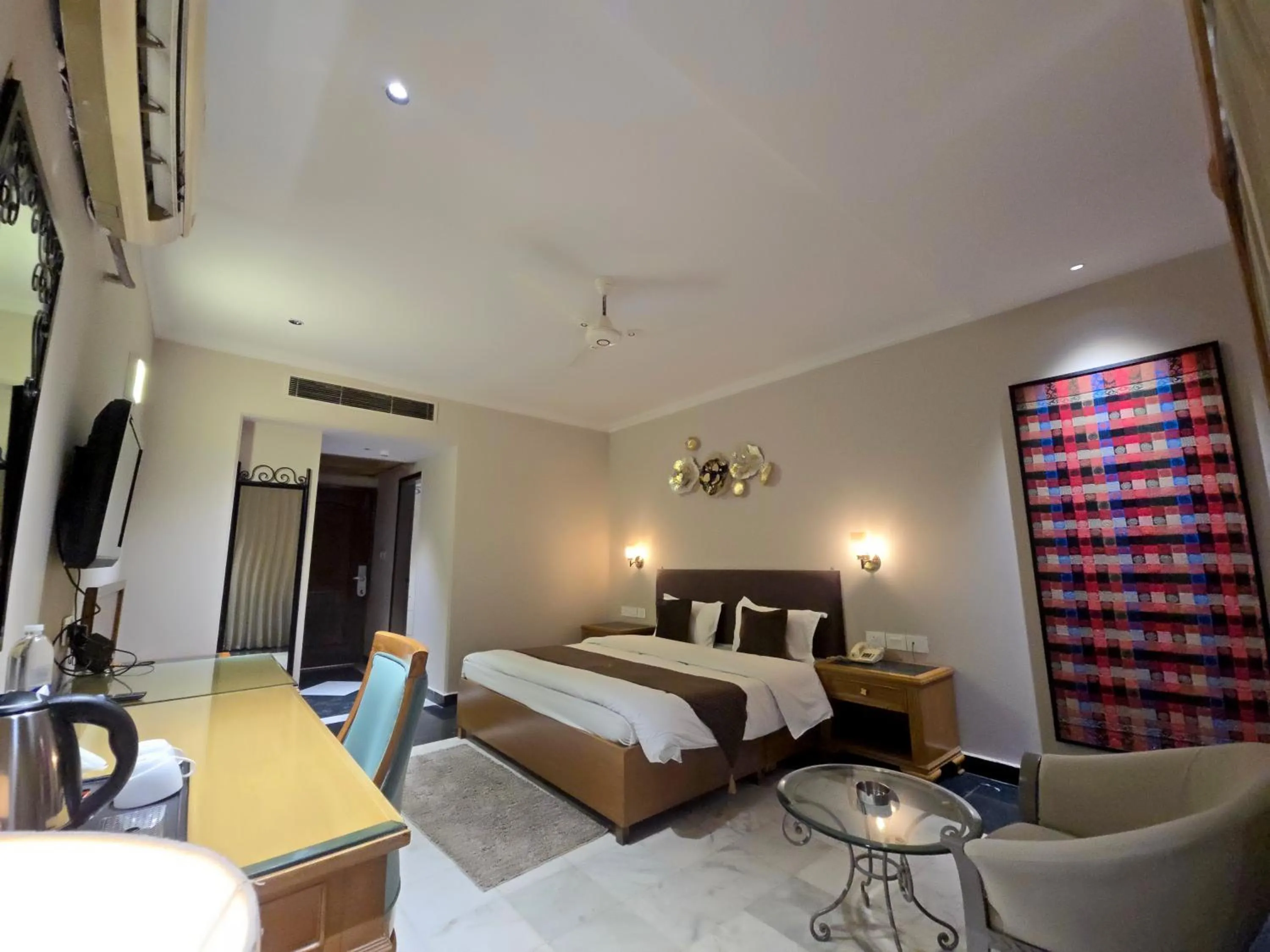 Living room, Bed in Hotel Supreme Suites I B2B Friendly I Ludhiana