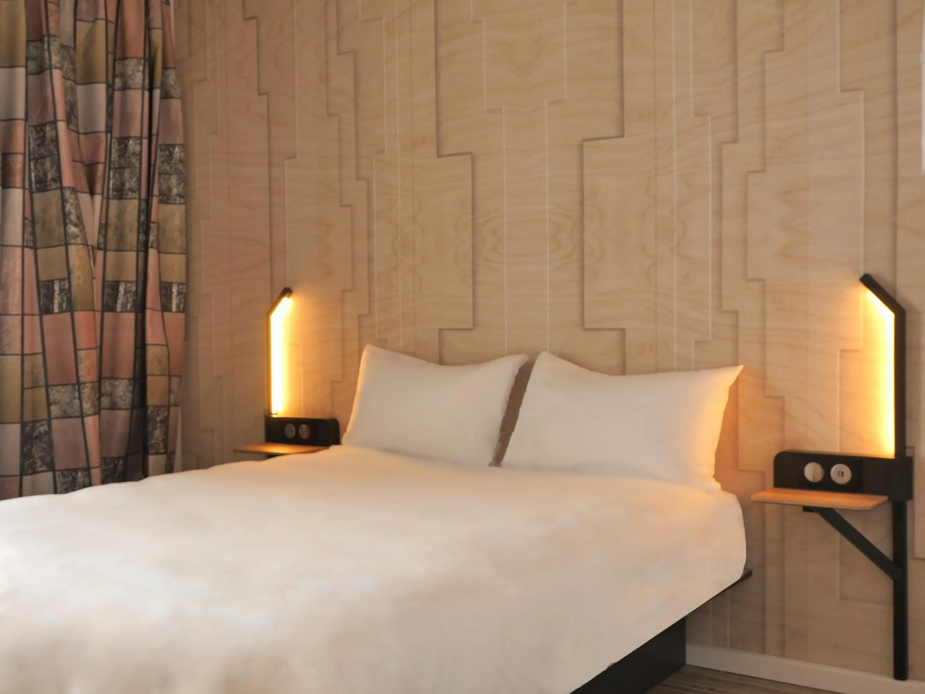 Bedroom, Bed in B&B HOTEL Carcassonne Rocadest La Cité